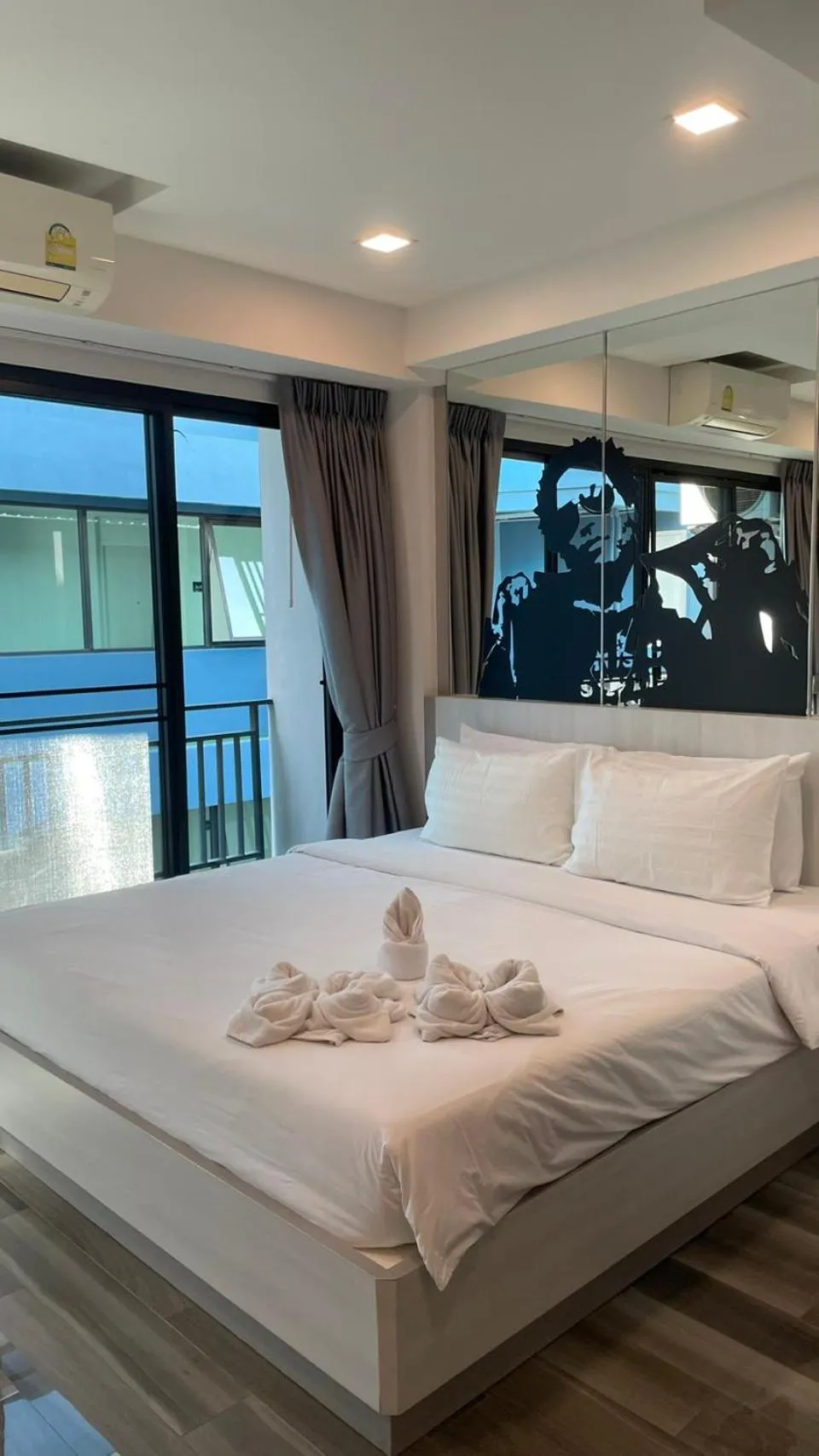 Bed in Frankie's Inn