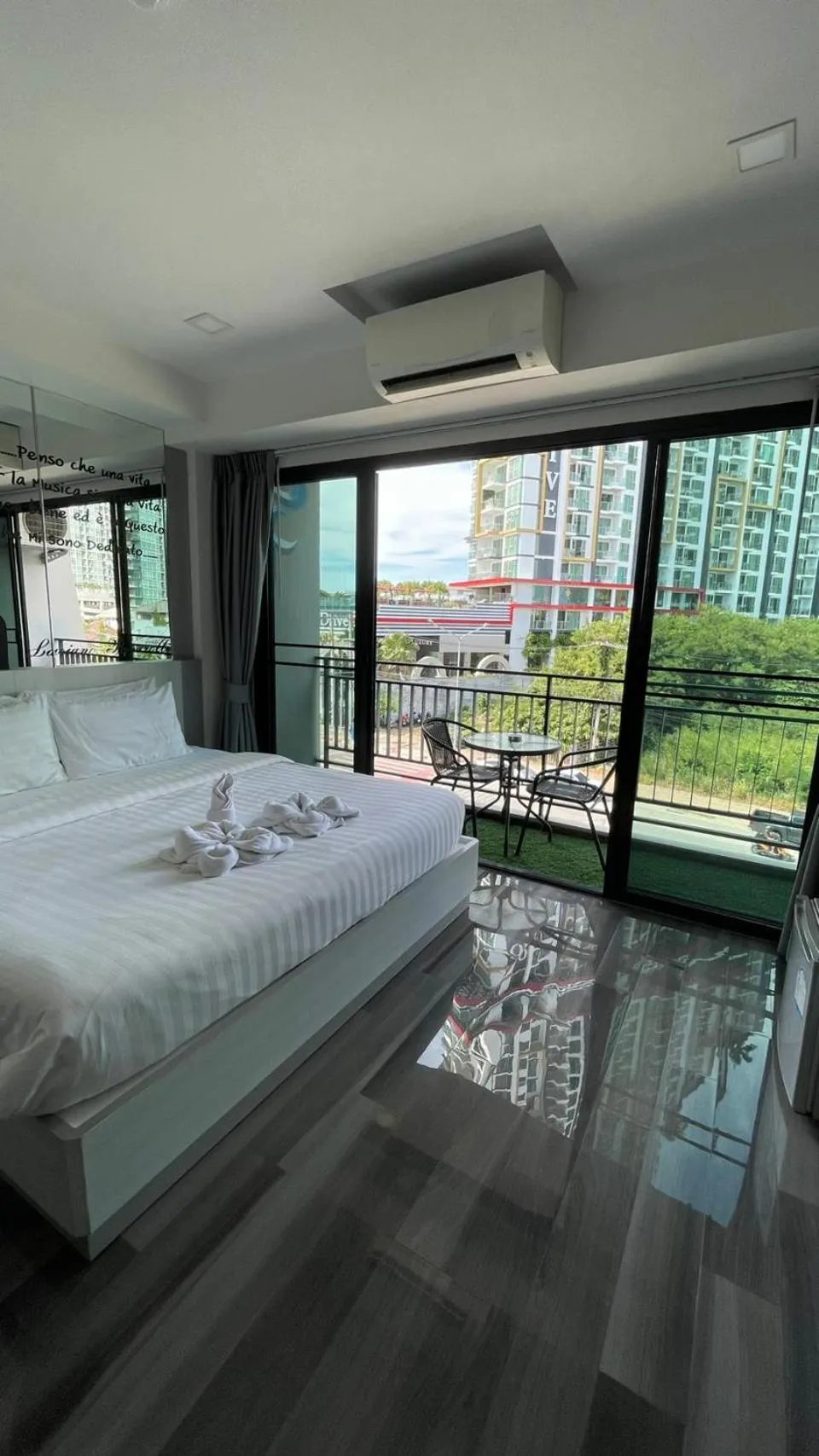 Bed in Frankie's Inn