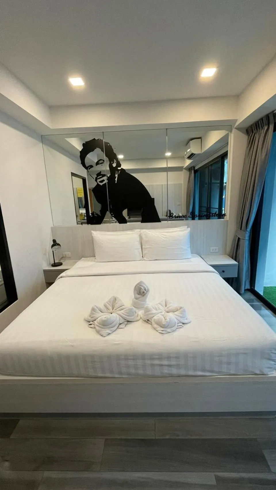 Bedroom, Bed in Frankie's Inn