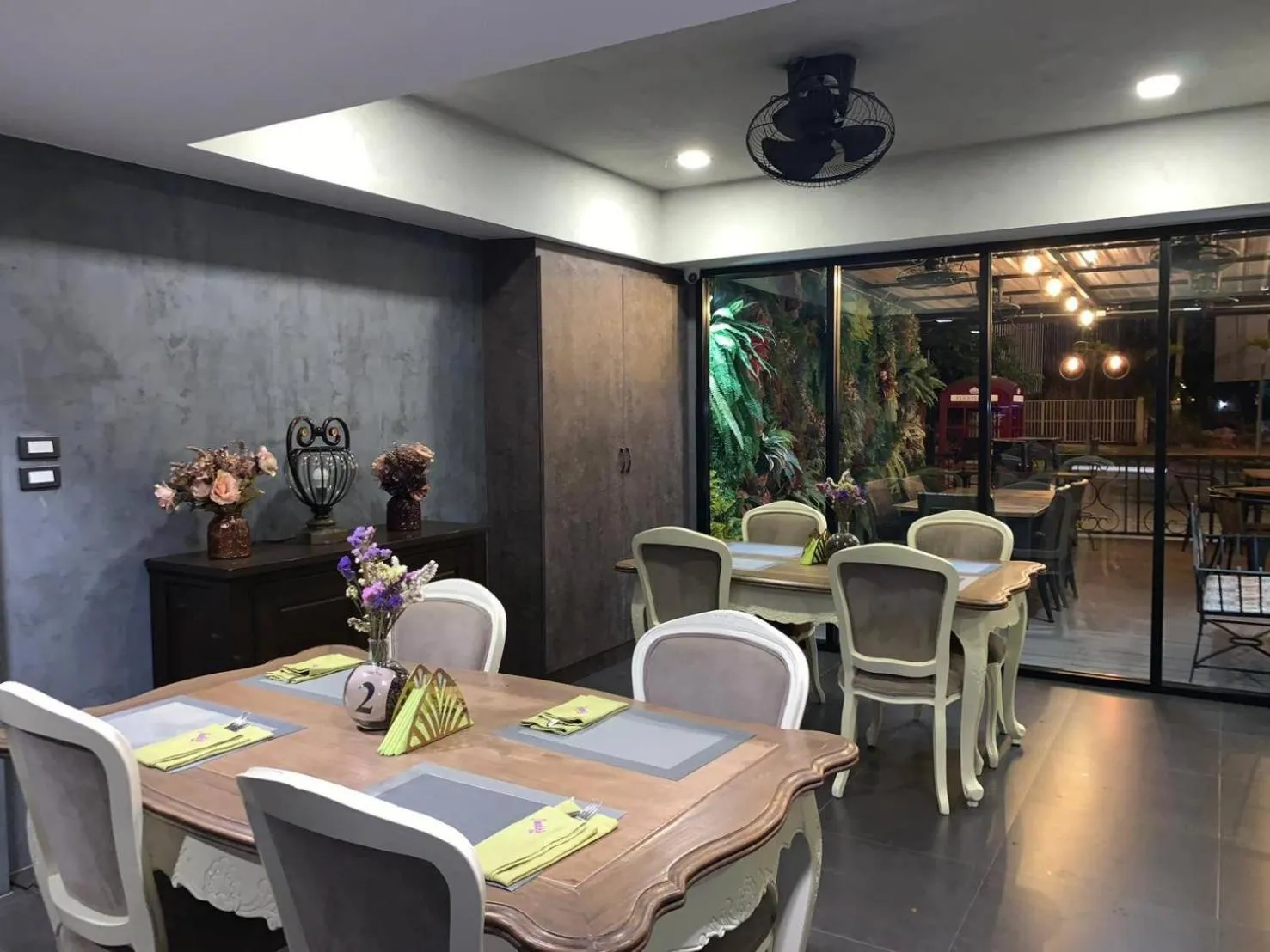 Restaurant/places to eat in Frankie's Inn