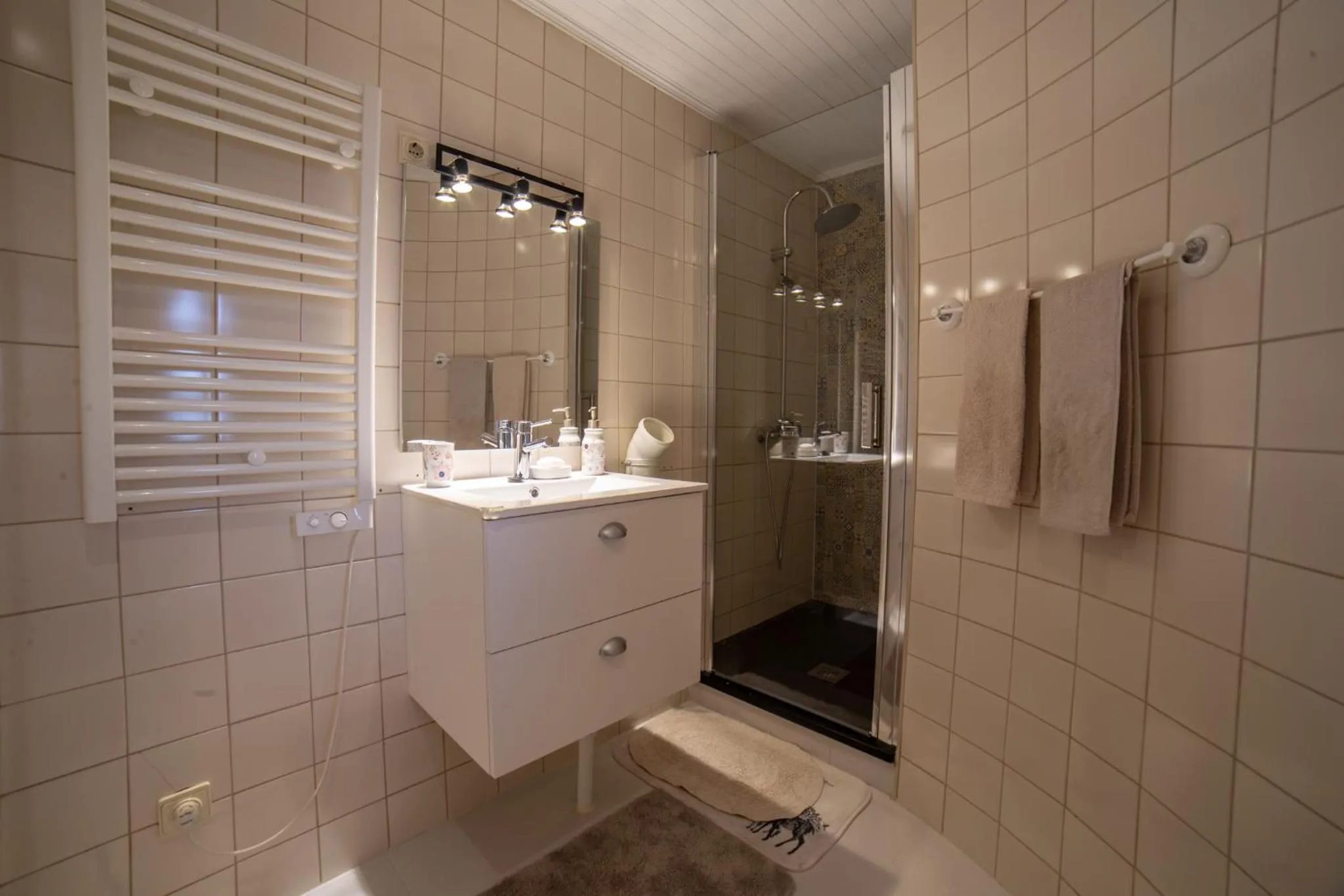 Shower in Quinta Da Estrada Winery Douro Valley