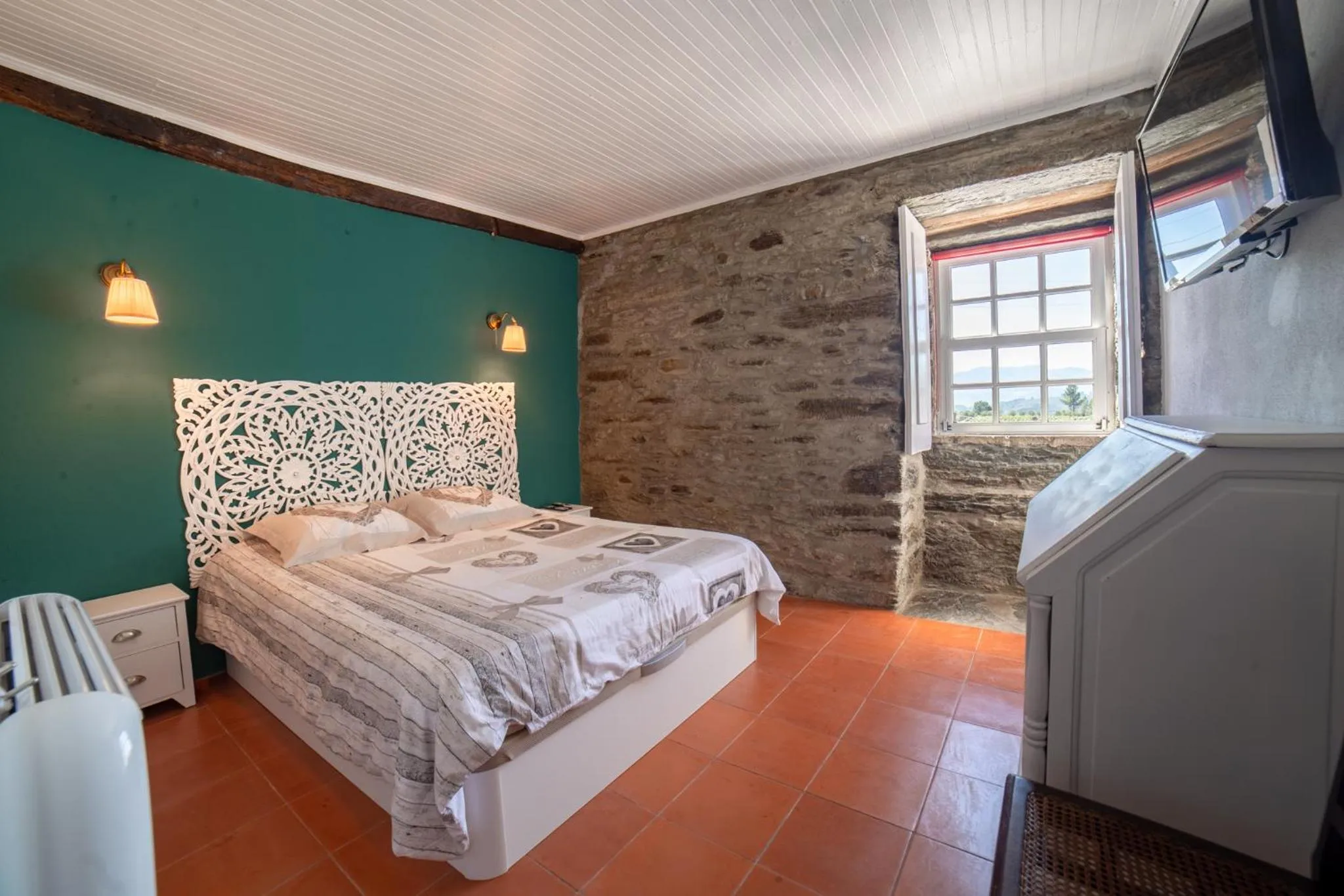 Bed in Quinta Da Estrada Winery Douro Valley