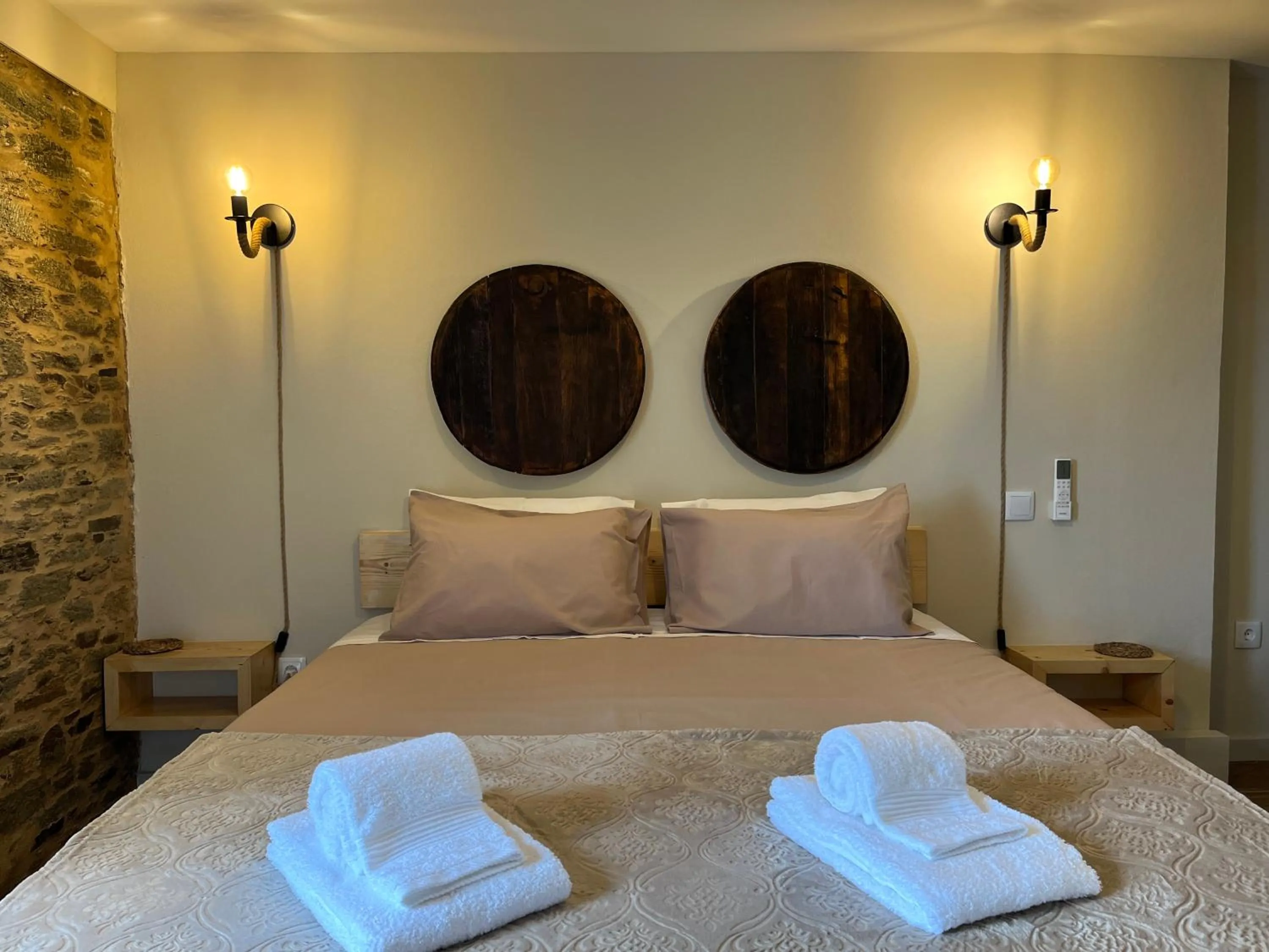 Bed in Quinta Da Estrada Winery Douro Valley