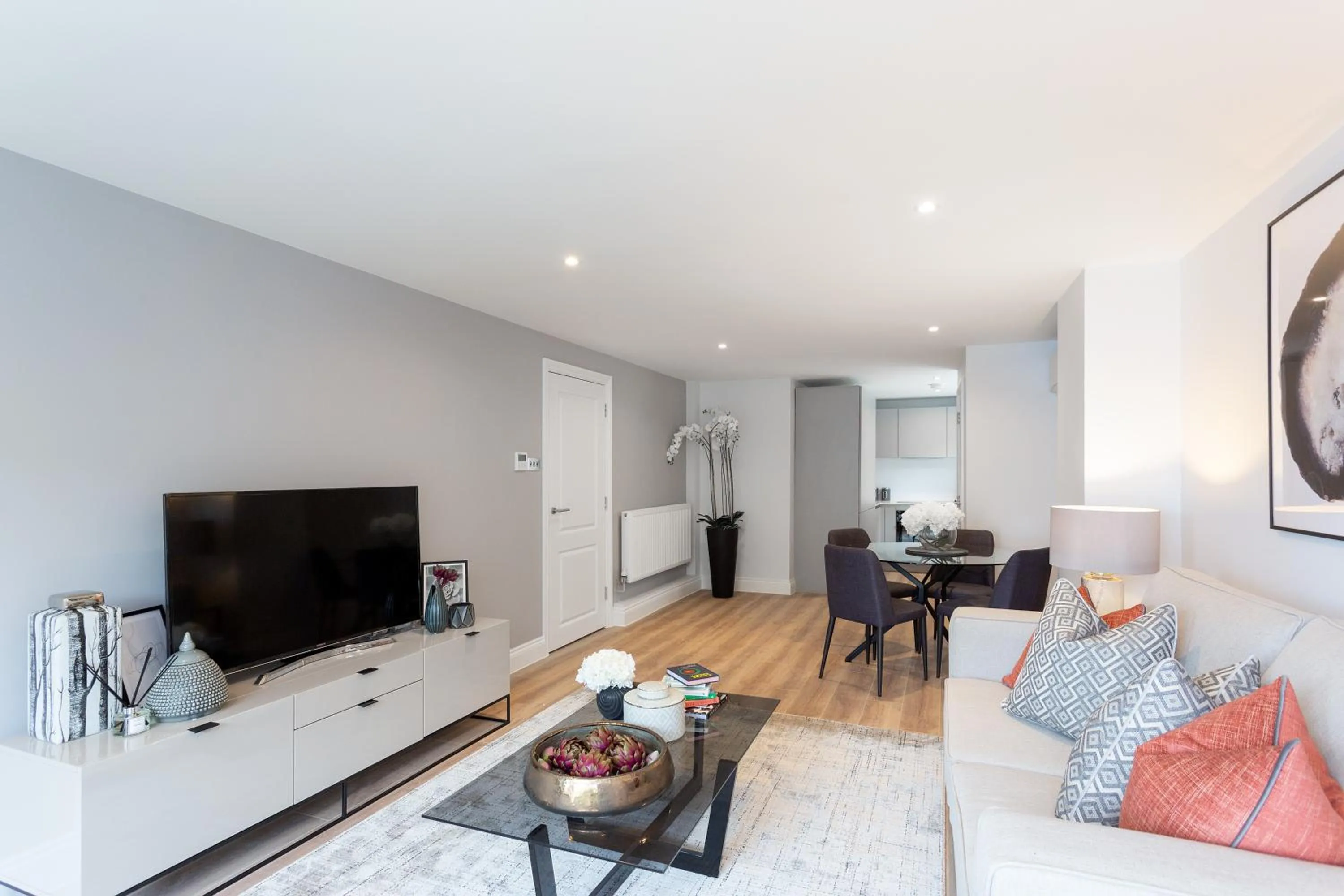 TV and multimedia in The Carlyle by Nestor