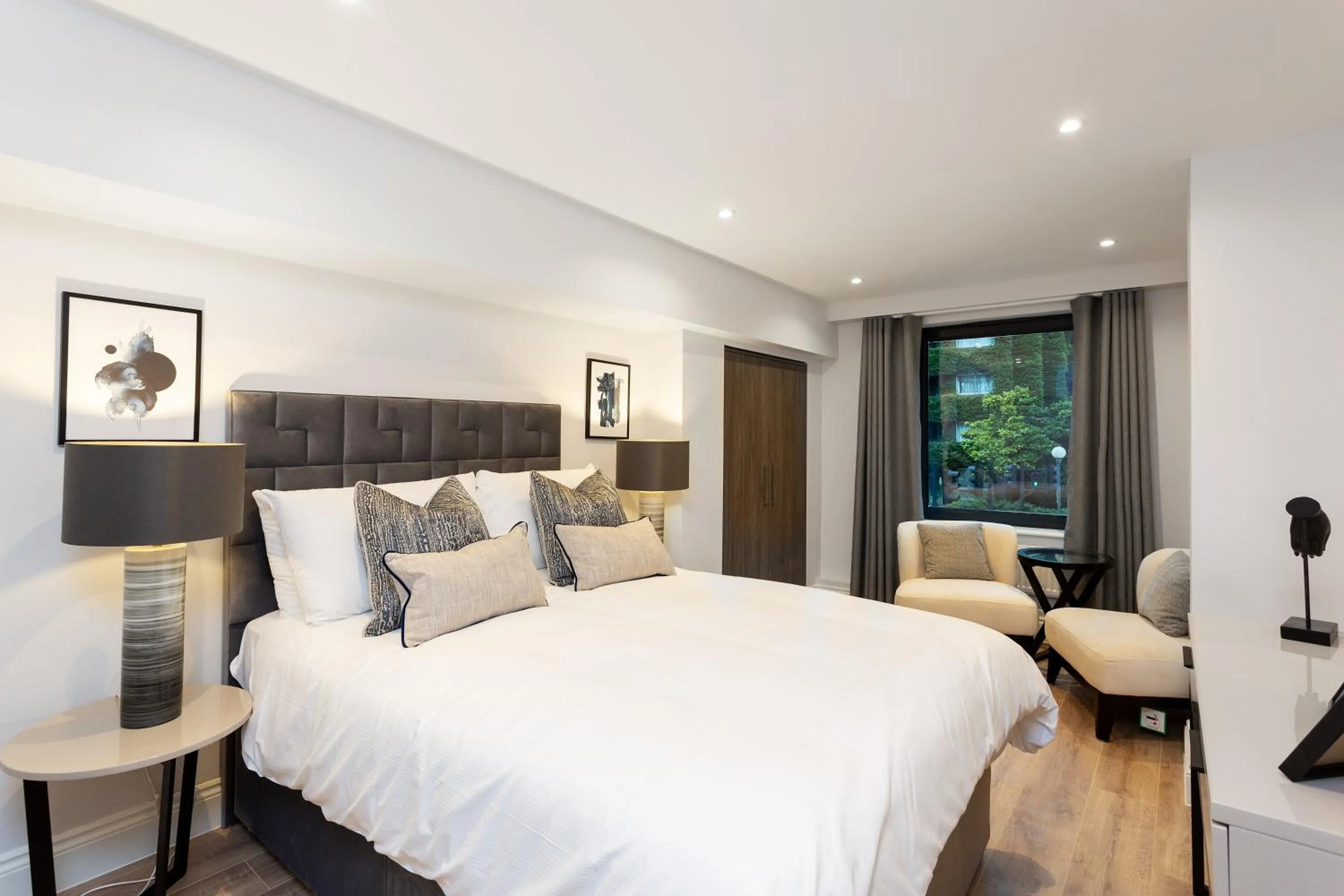 Bed in The Carlyle by Nestor