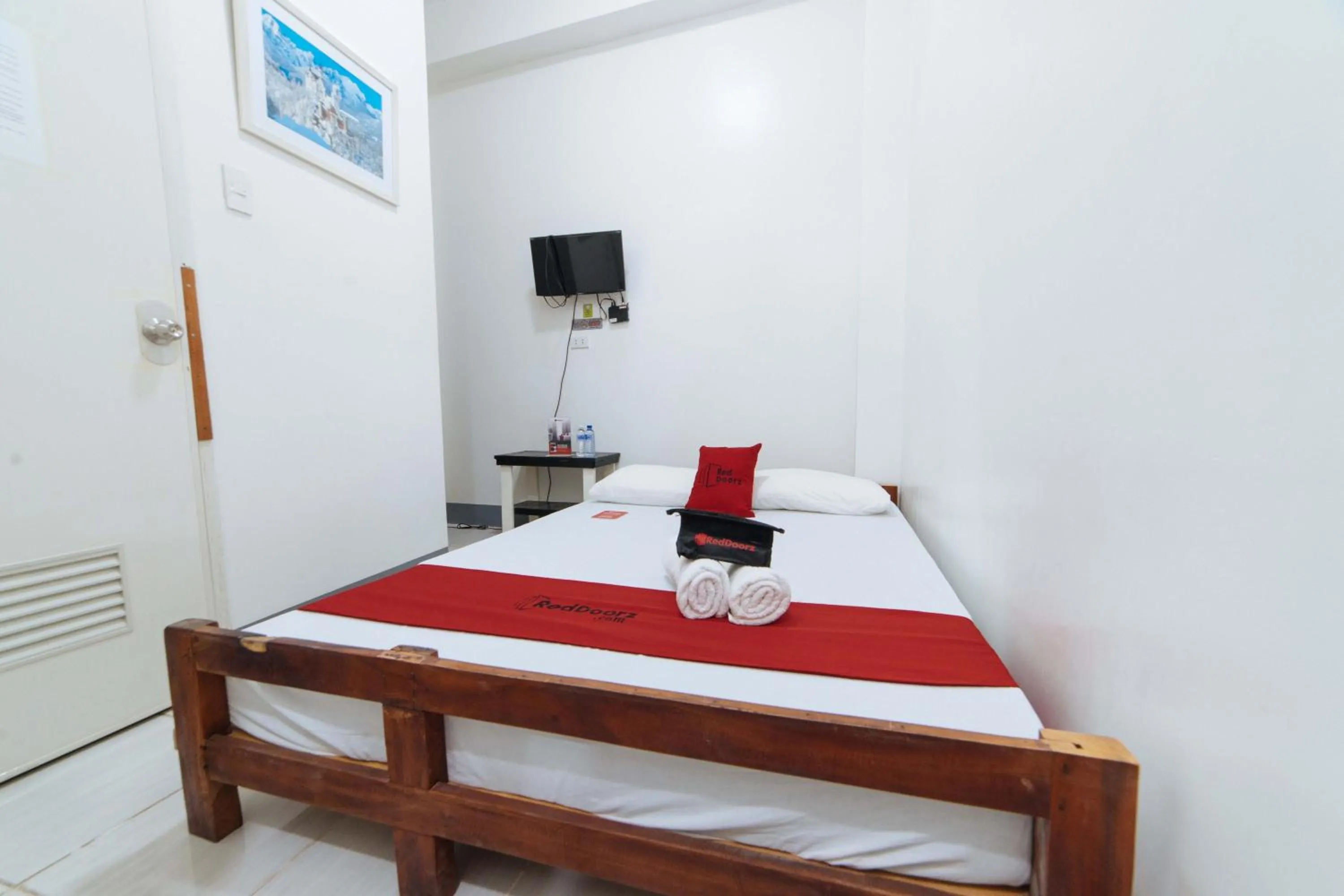 Bed in RedDoorz @ Plaza Jaro Iloilo