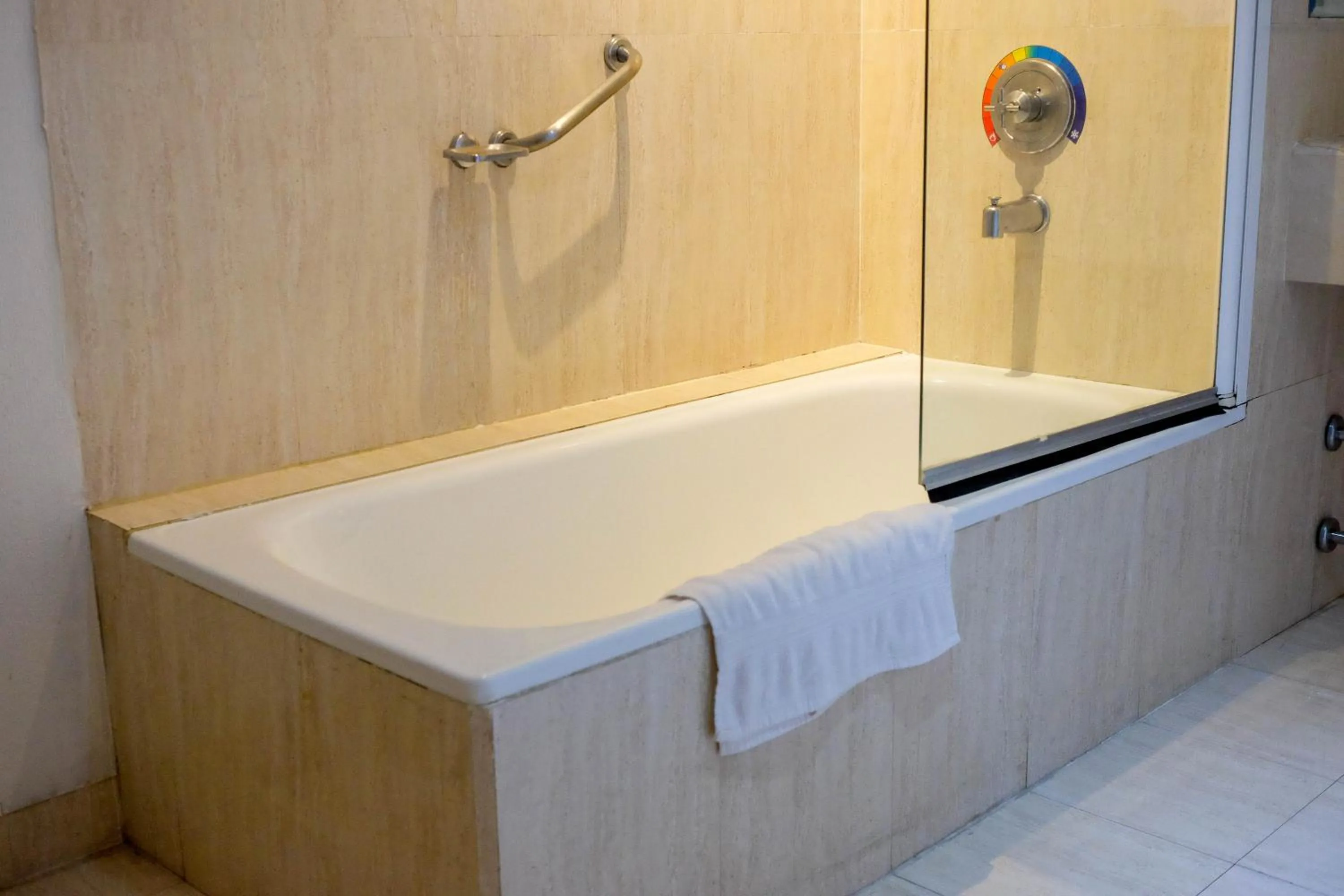 Hotel Senses Equipetrol