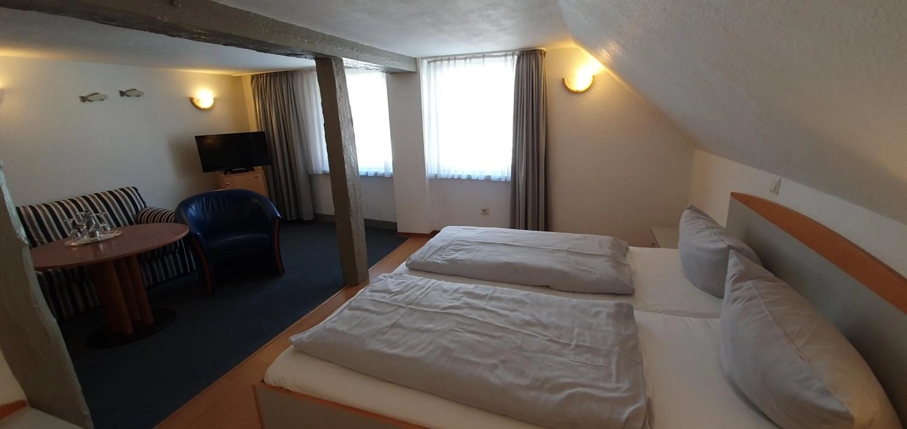 Living room, Bed in Hotel zur Krone