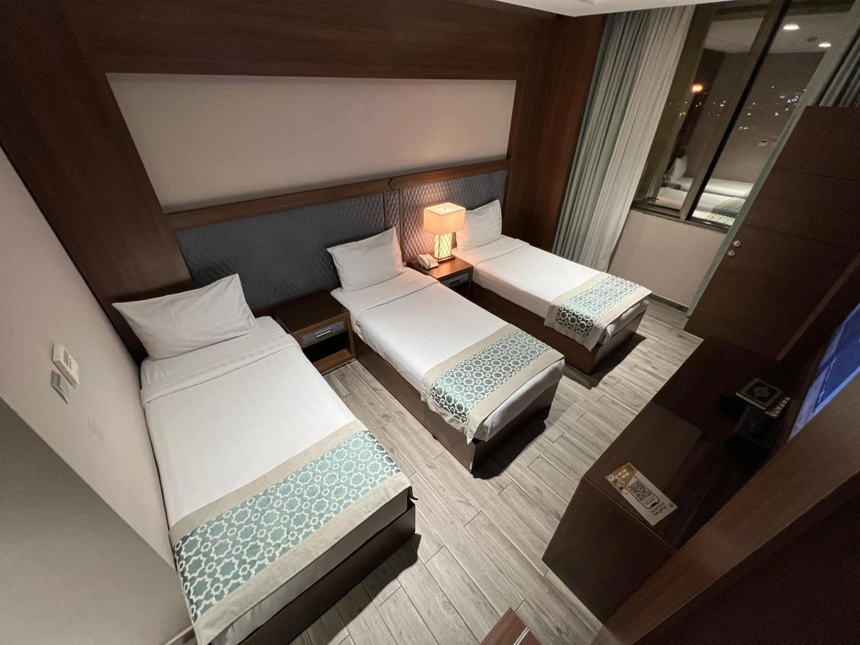 Bed in Violet Al Shisha Hotel