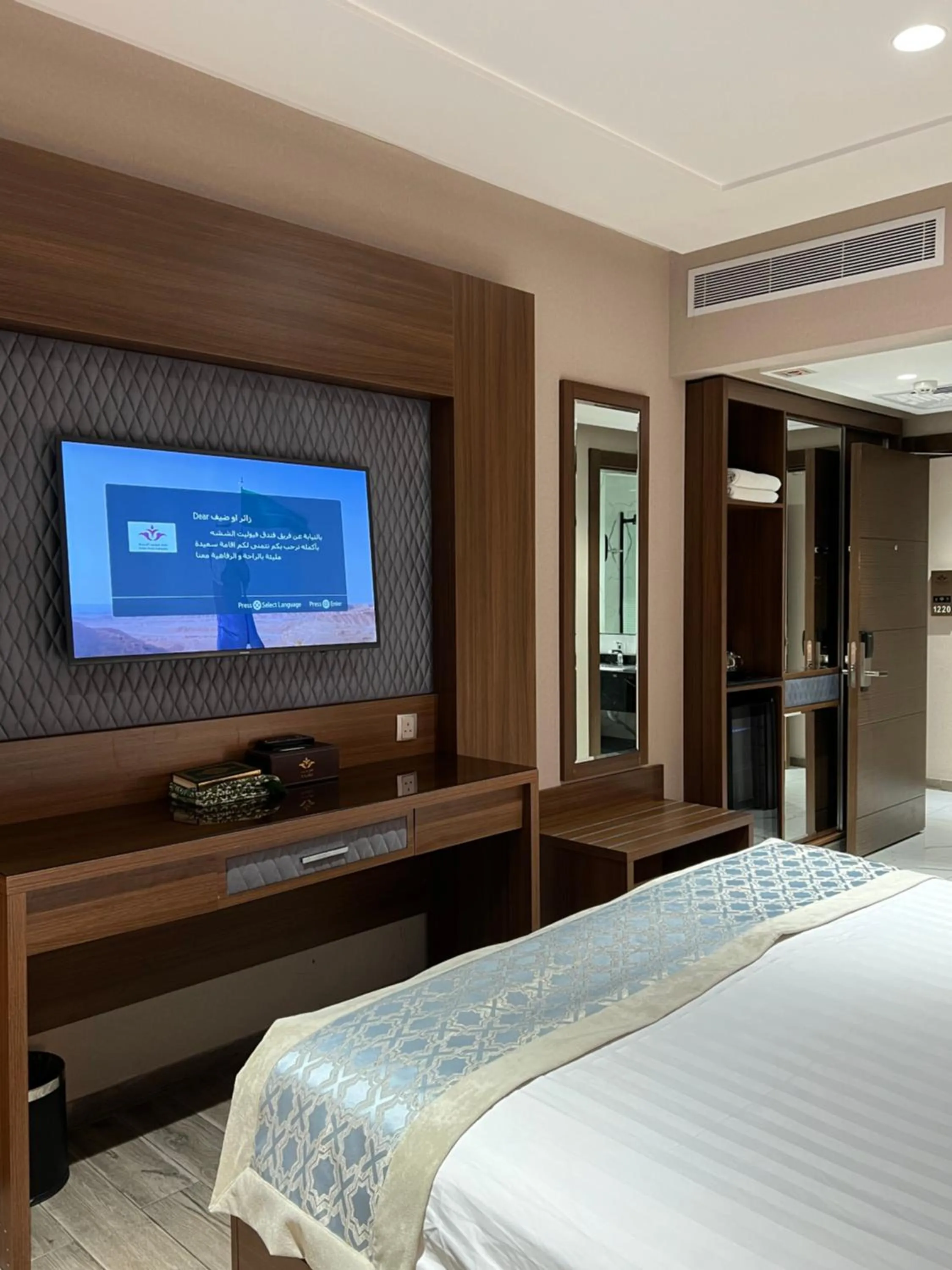 Bed in Violet Al Shisha Hotel