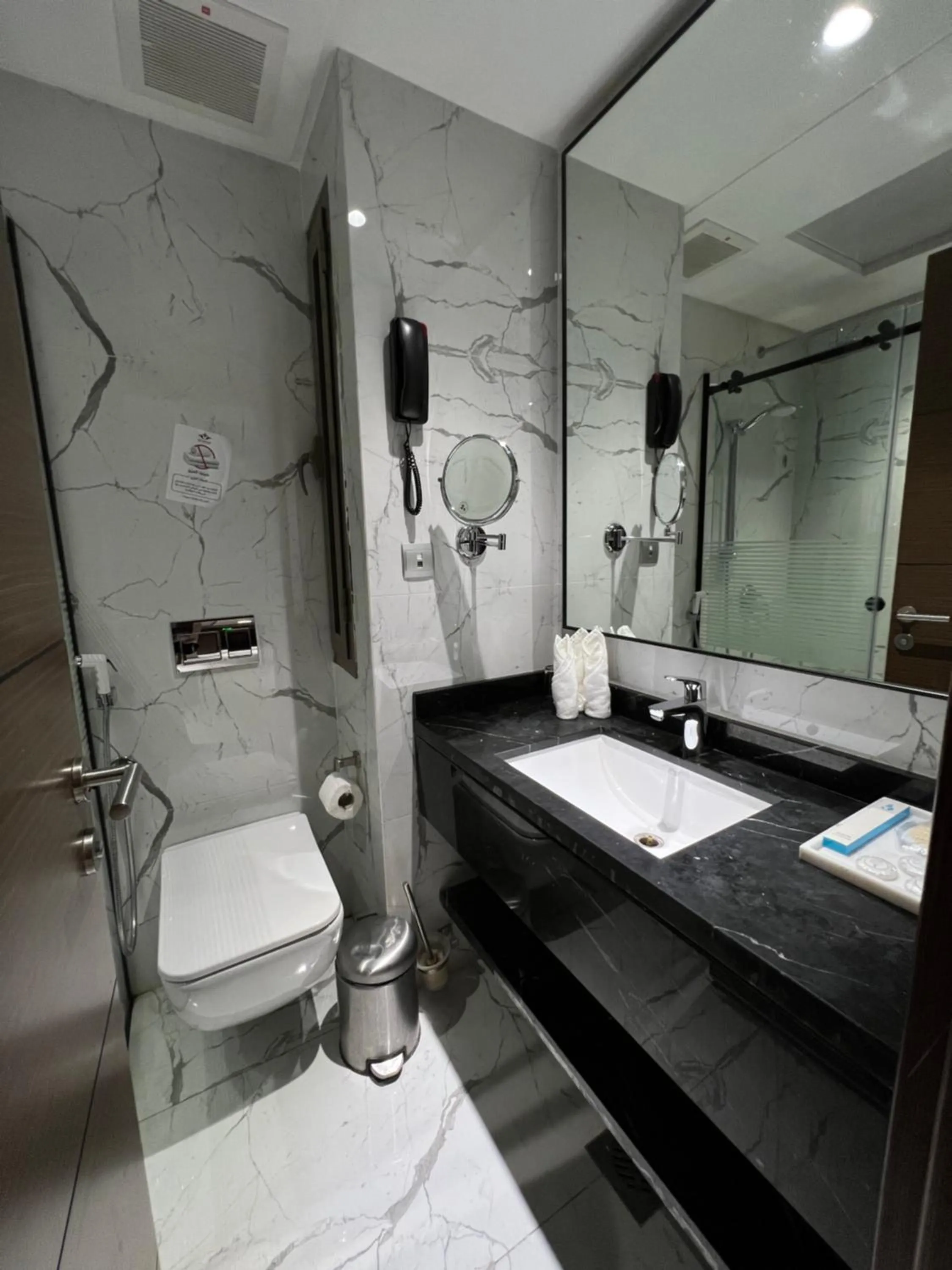 Violet Al Shisha Hotel