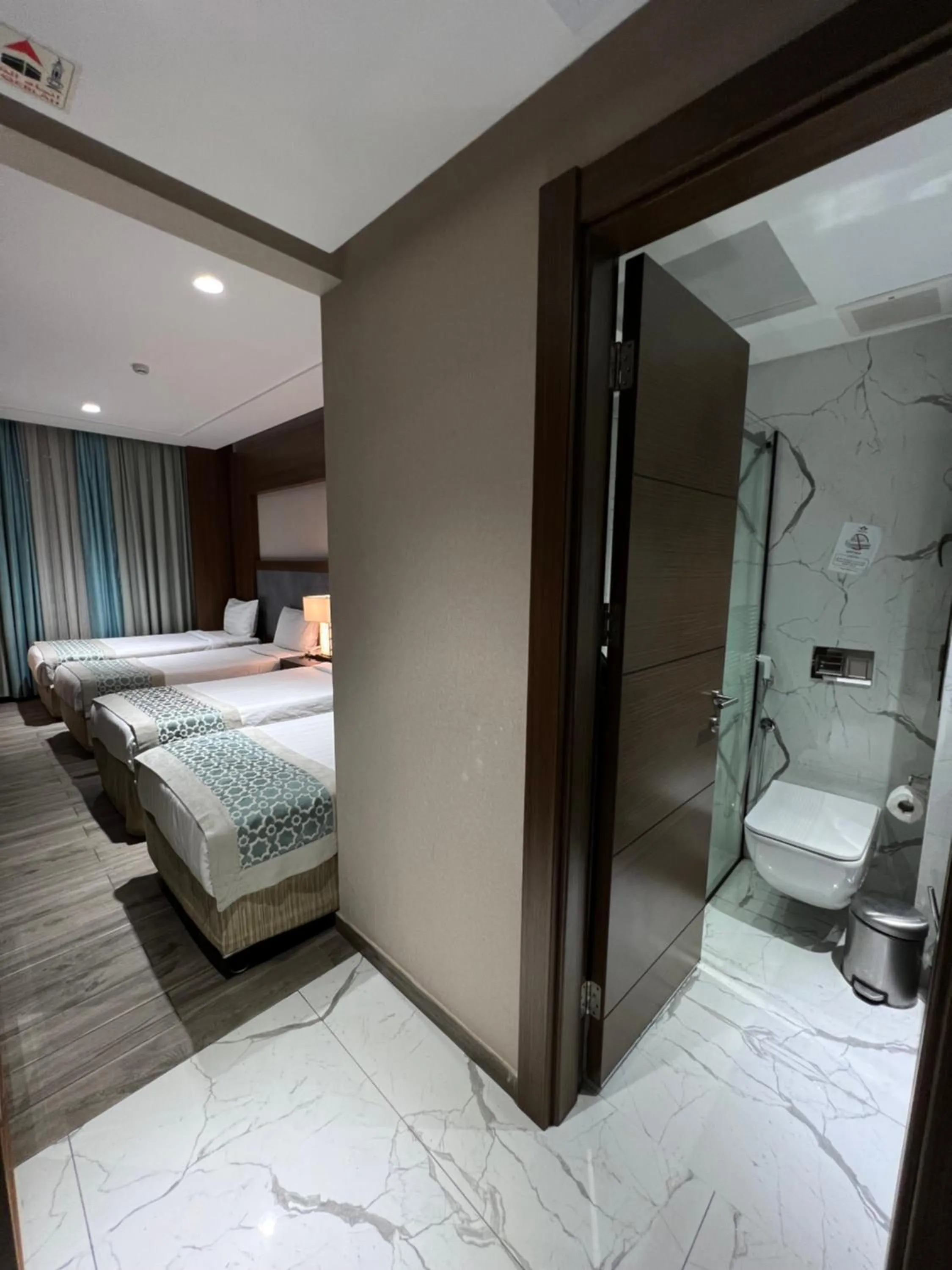 Bed in Violet Al Shisha Hotel