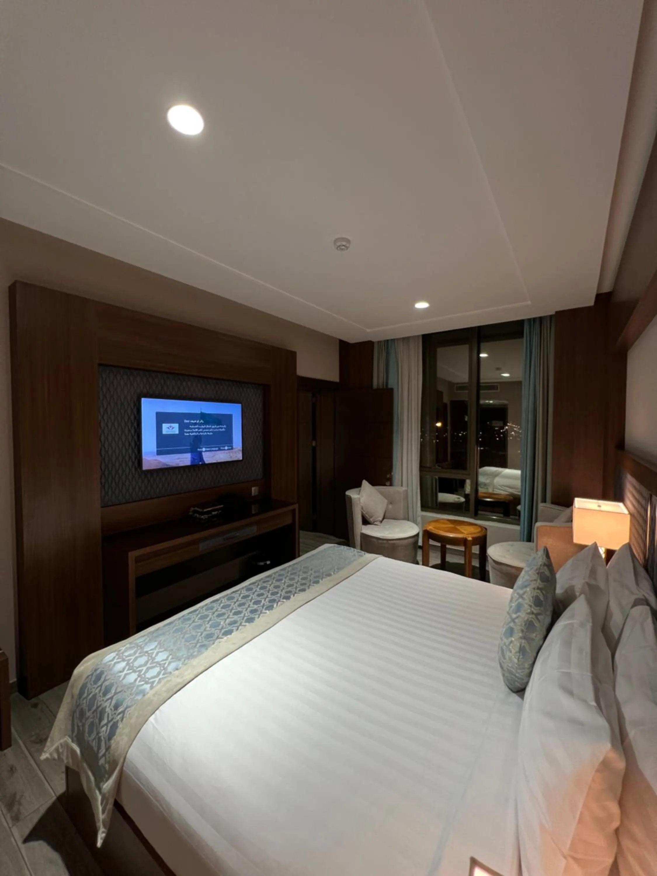 Bed in Violet Al Shisha Hotel