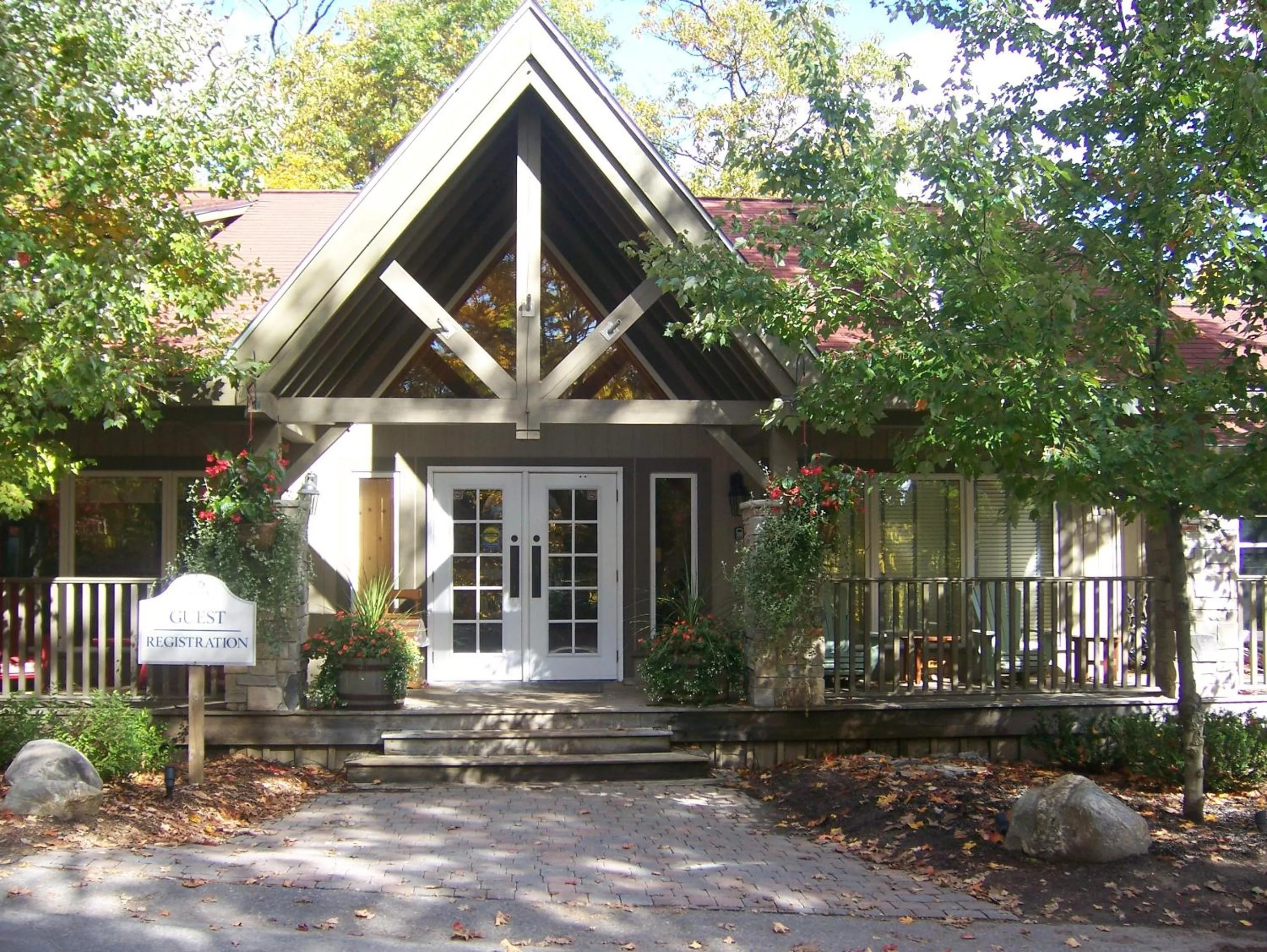 Facade/entrance in Rocky Crest Golf Resort