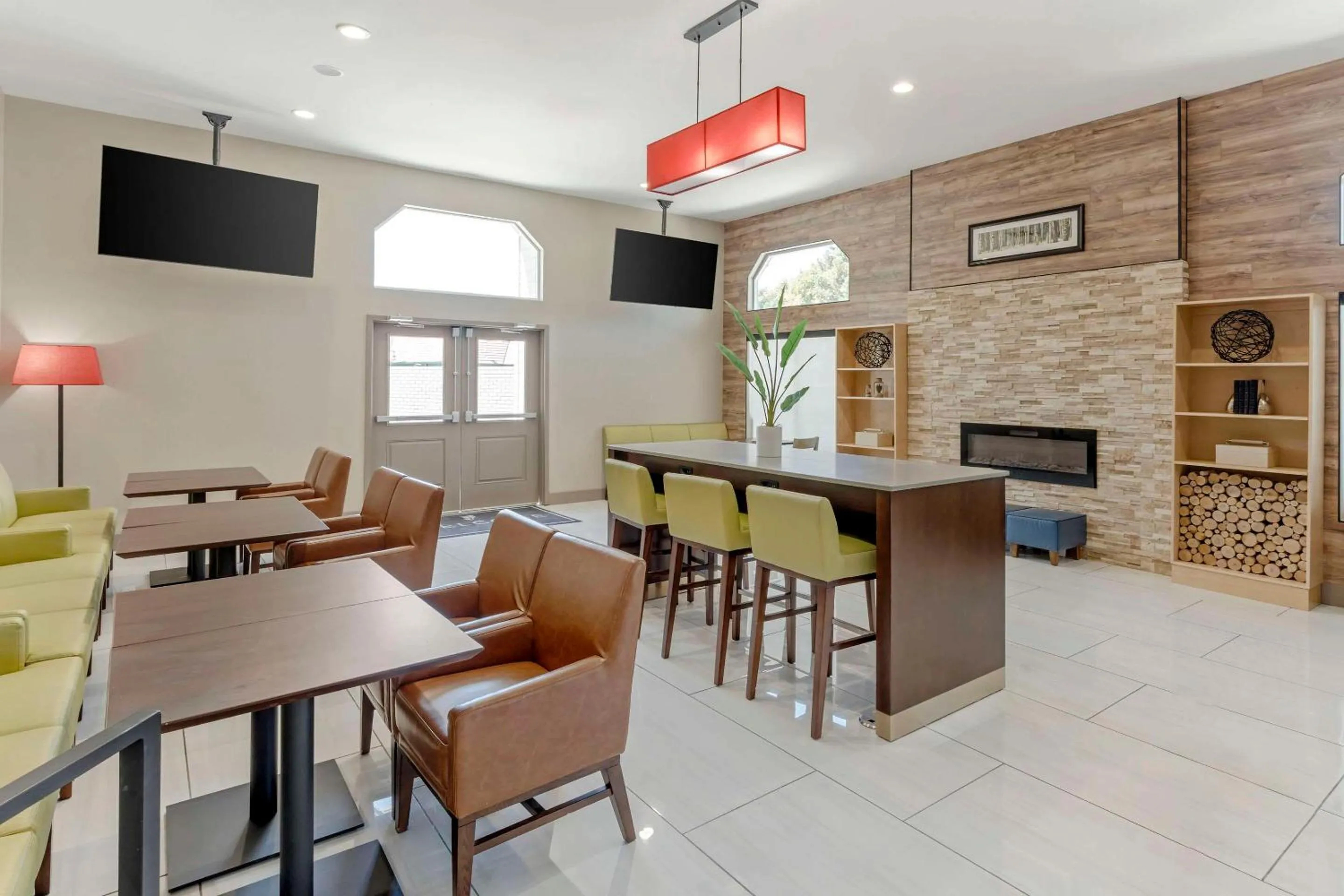 Breakfast in Country Inn & Suites by Radisson, Vallejo Napa Valley, CA