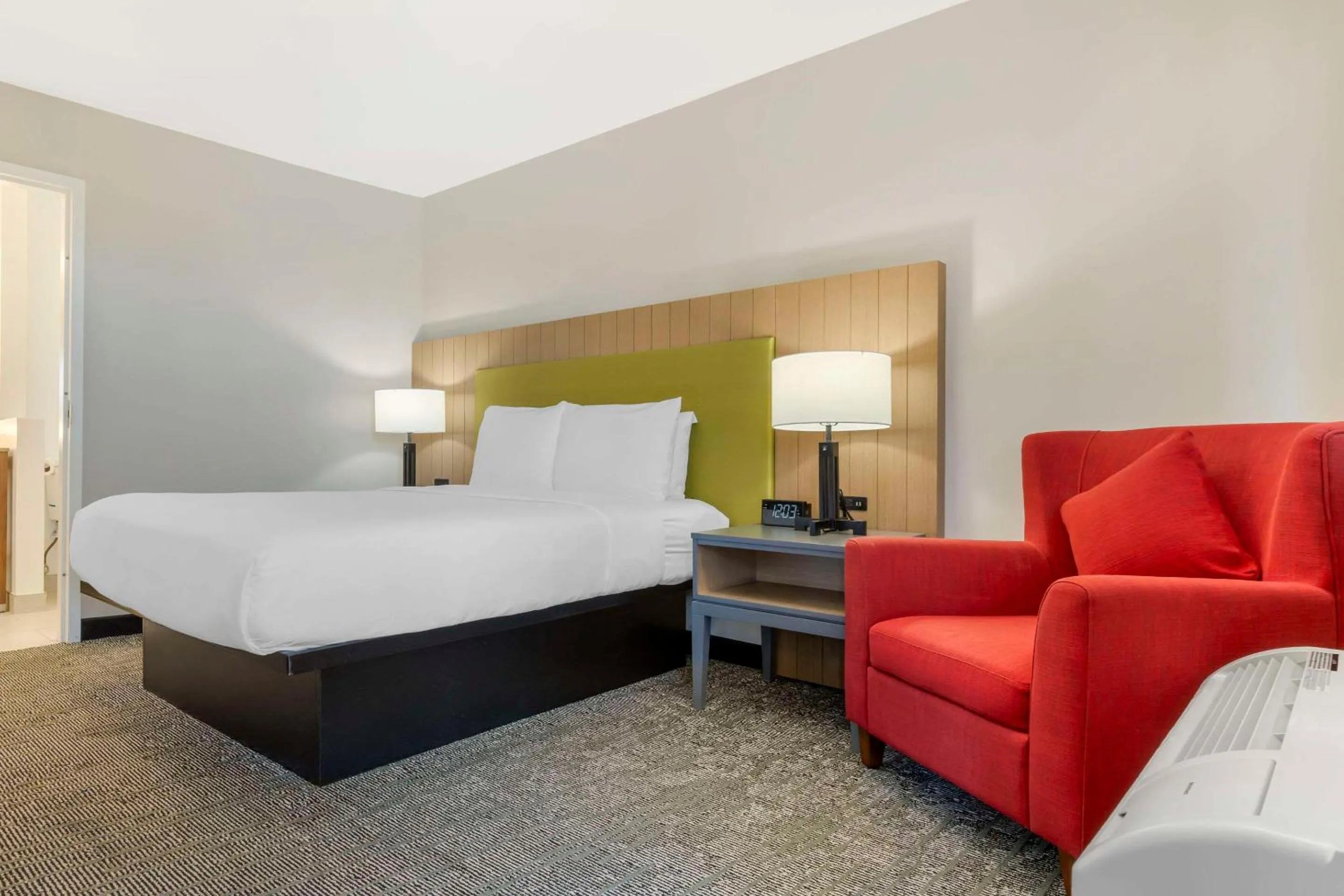 Bedroom, Bed in Country Inn & Suites by Radisson, Vallejo Napa Valley, CA