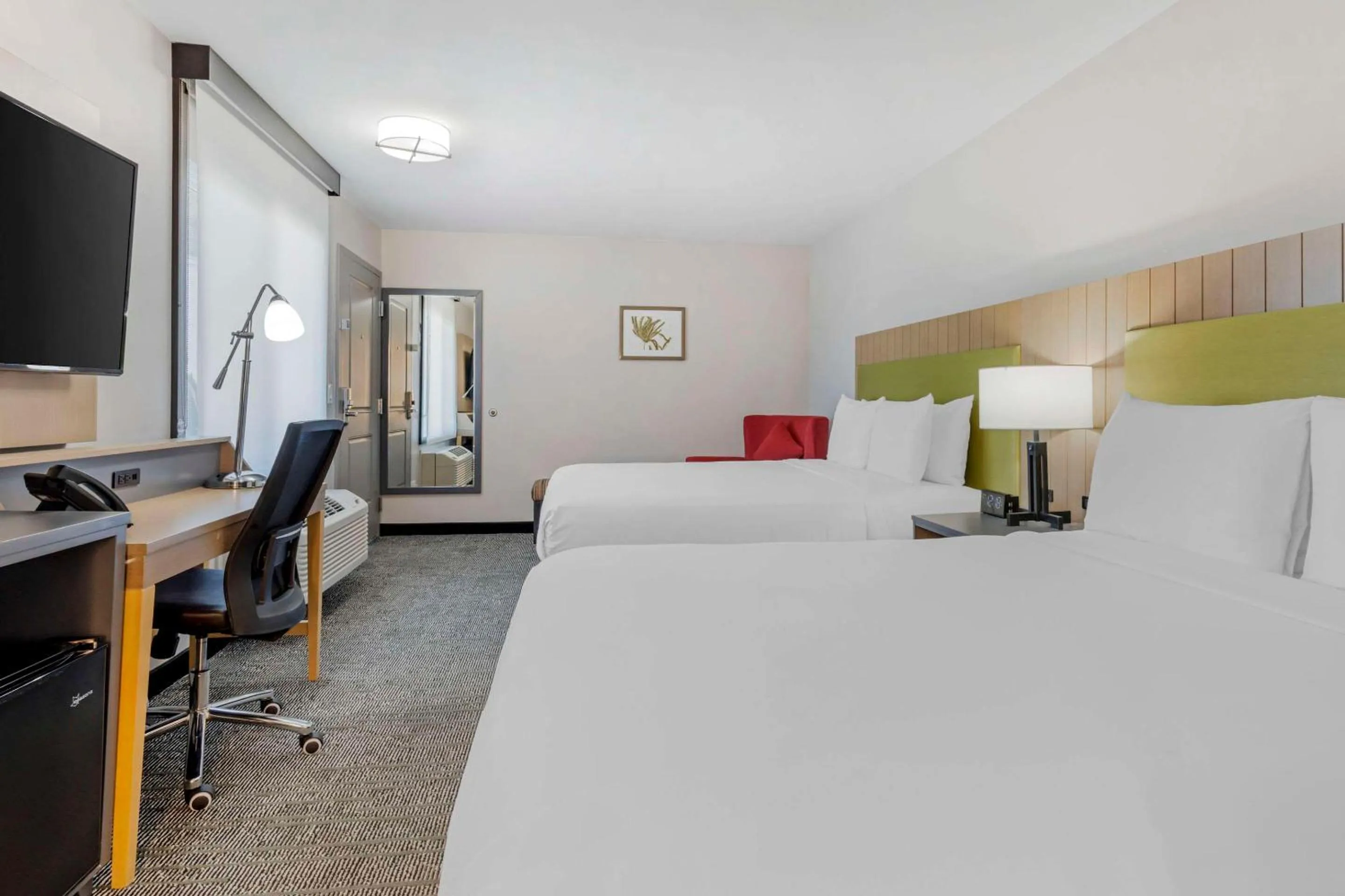 Bedroom, Bed in Country Inn & Suites by Radisson, Vallejo Napa Valley, CA