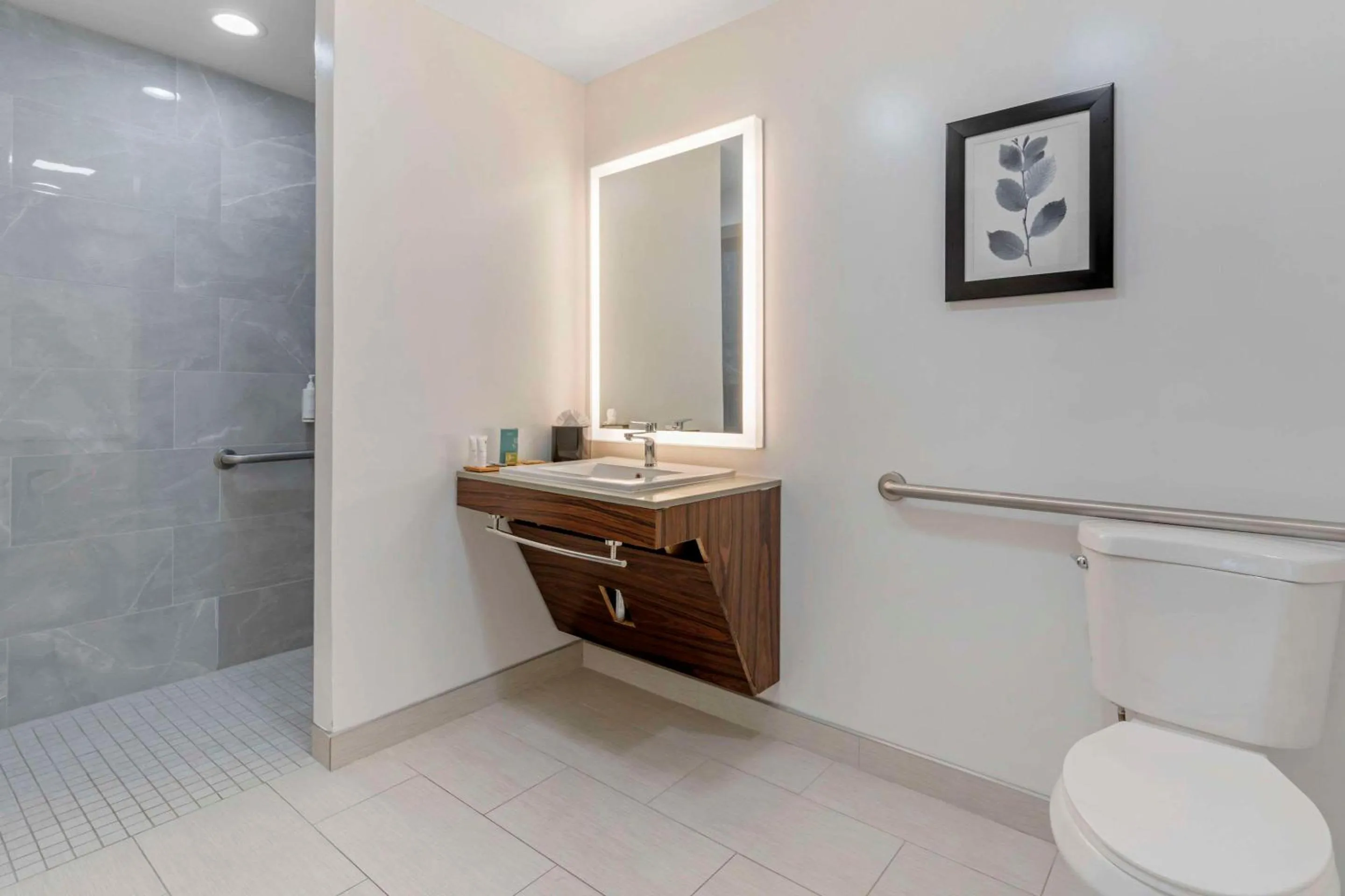 Bedroom in Country Inn & Suites by Radisson, Vallejo Napa Valley, CA