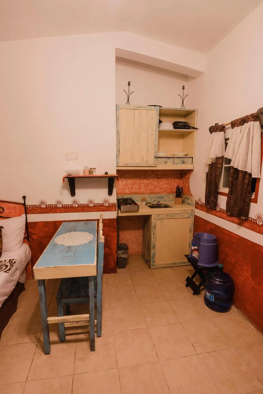 Coffee/tea facilities in Antigua Lodge, 70 m from sandy beach