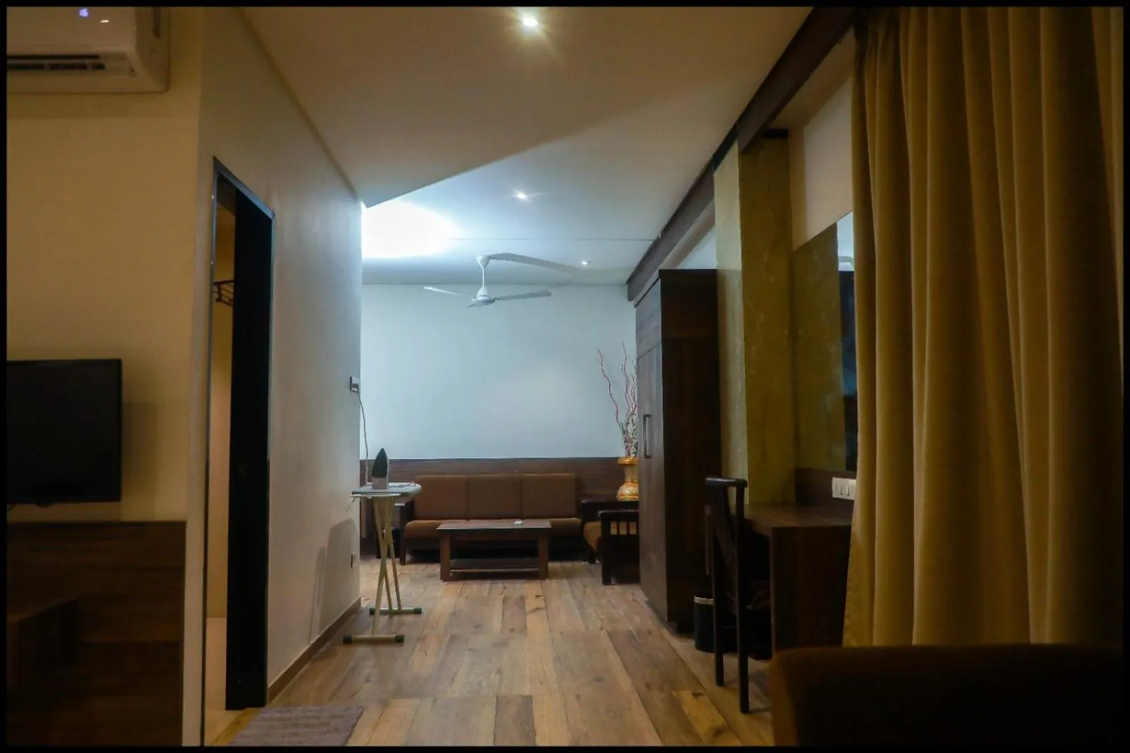 Living room in The Byke Suraj Club, Junagadh