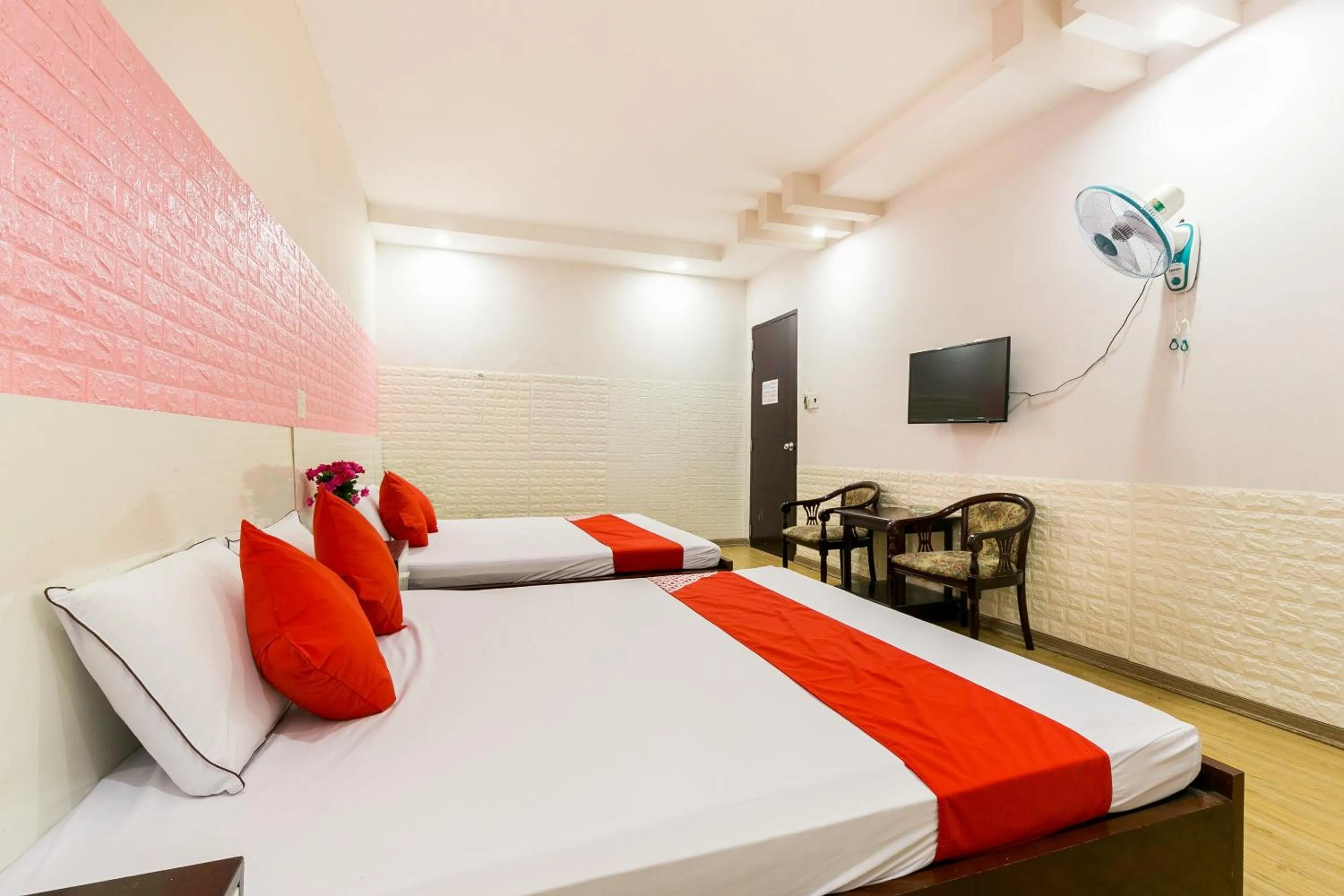 Bedroom, Bed in OYO 373 Habana Hotel