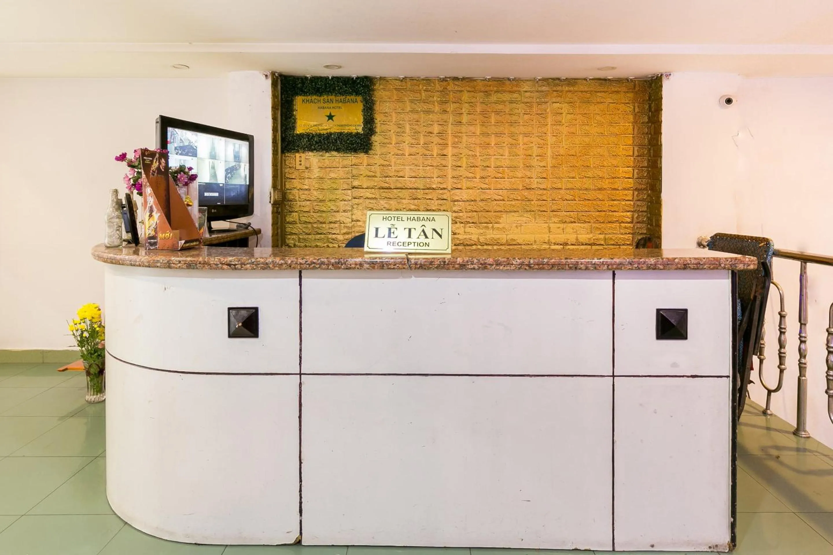 Lobby or reception in OYO 373 Habana Hotel