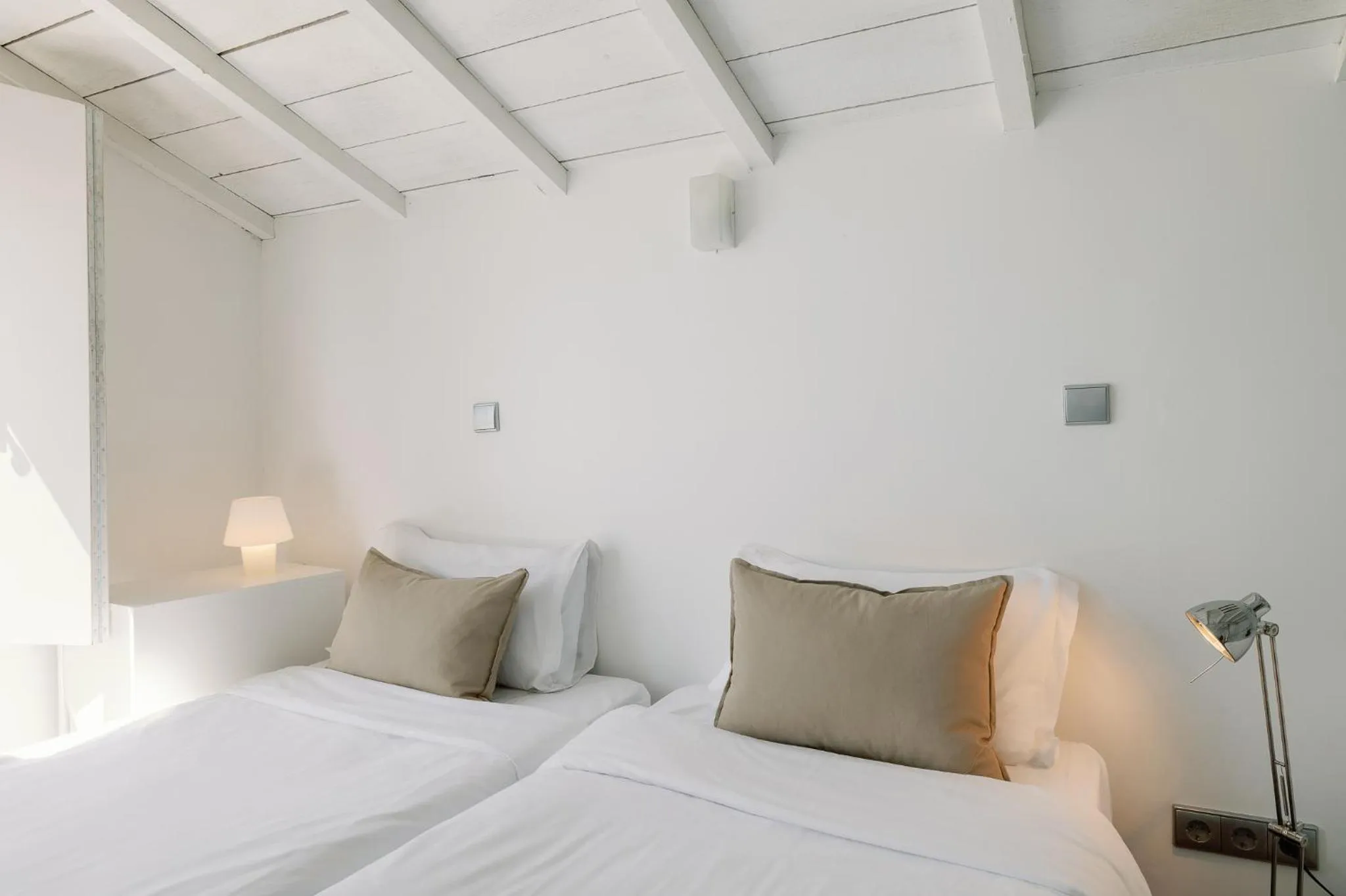 Bedroom, Bed in Fine Arts Studios by Olala Homes