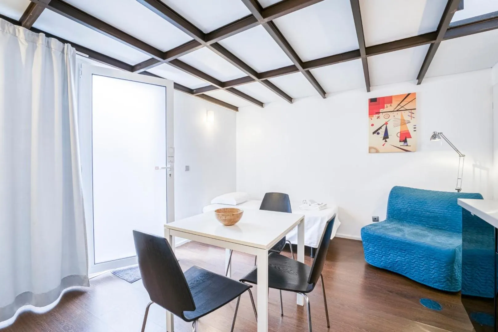 Dining area in Fine Arts Studios by Olala Homes