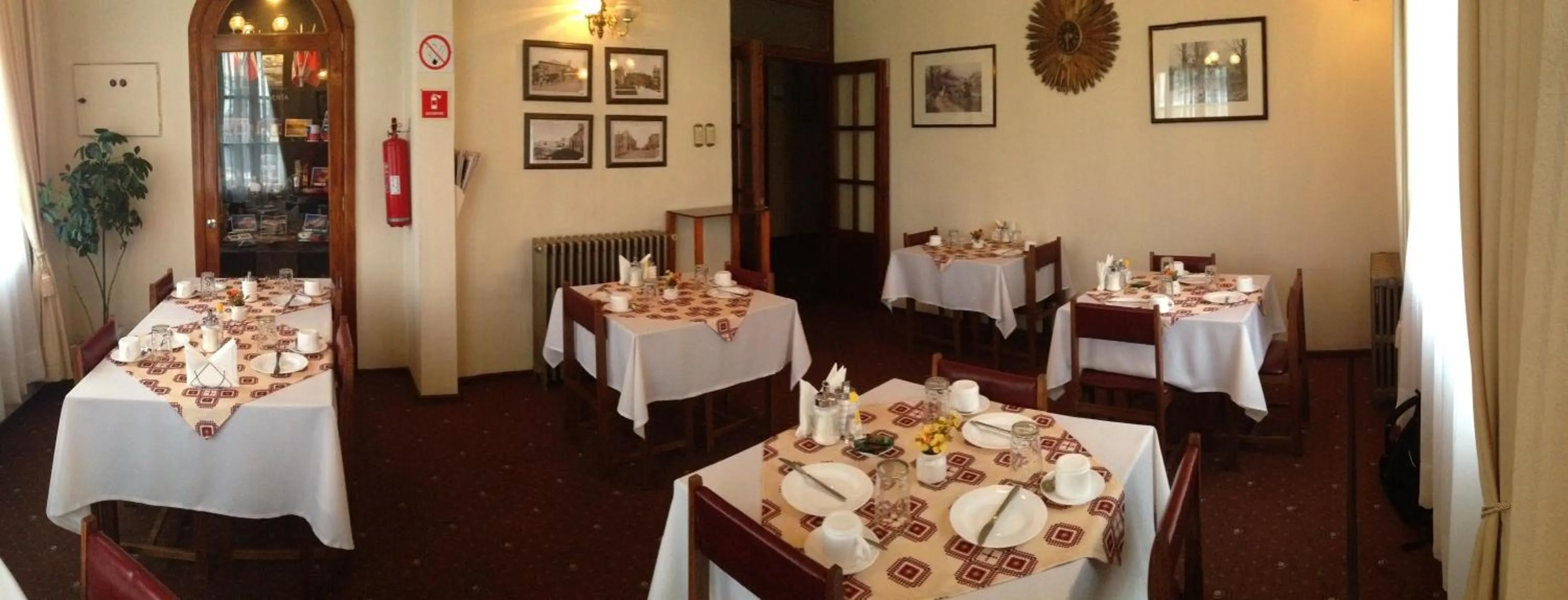 Dining area in Hotel Mercurio