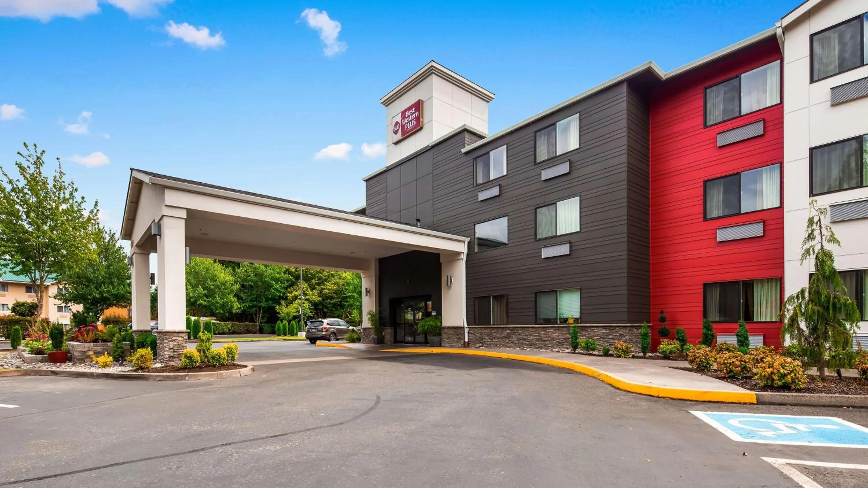 Property building in Best Western Plus Portland Airport Hotel & Suites