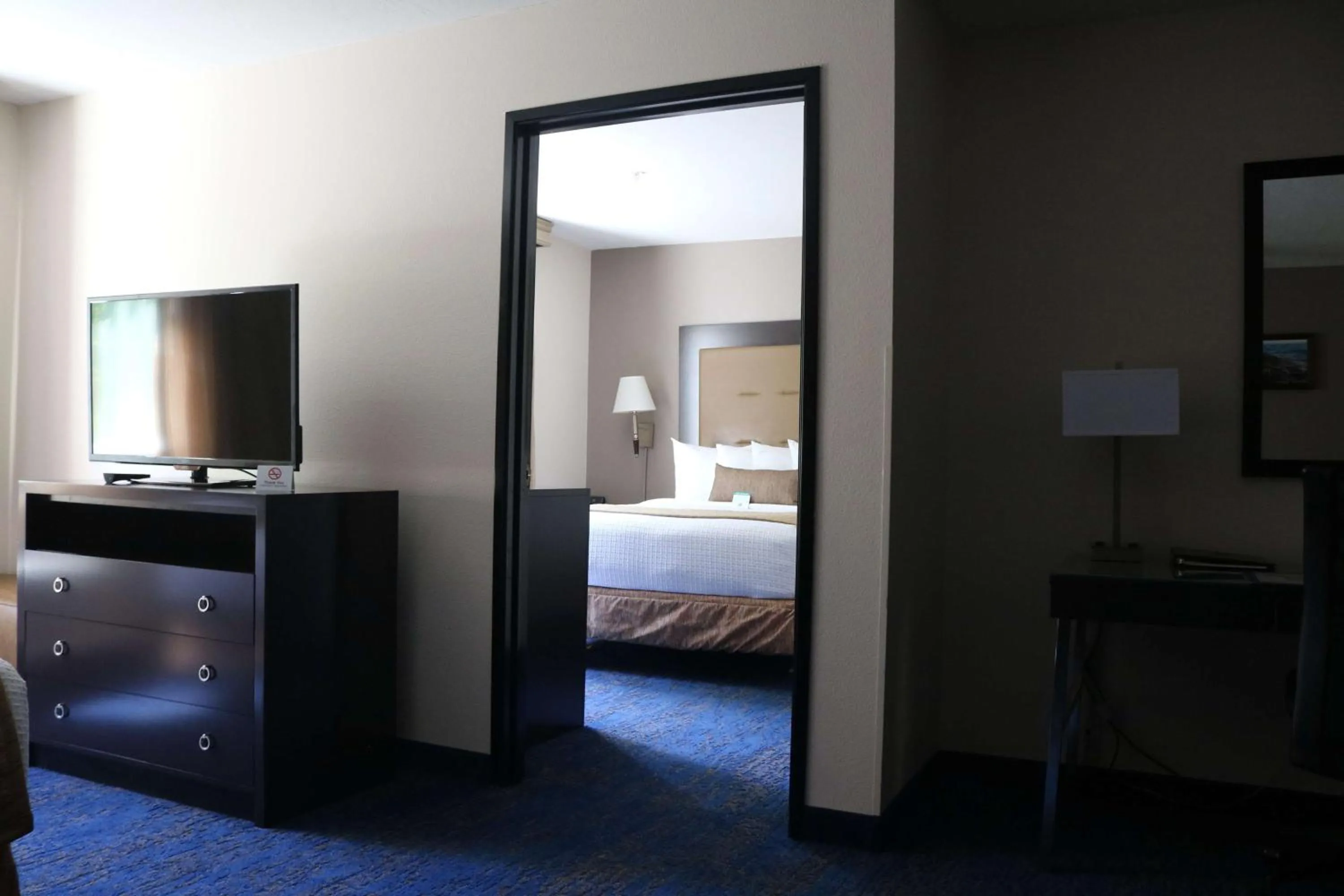 Photo of the whole room, Bed in Best Western Plus Portland Airport Hotel & Suites