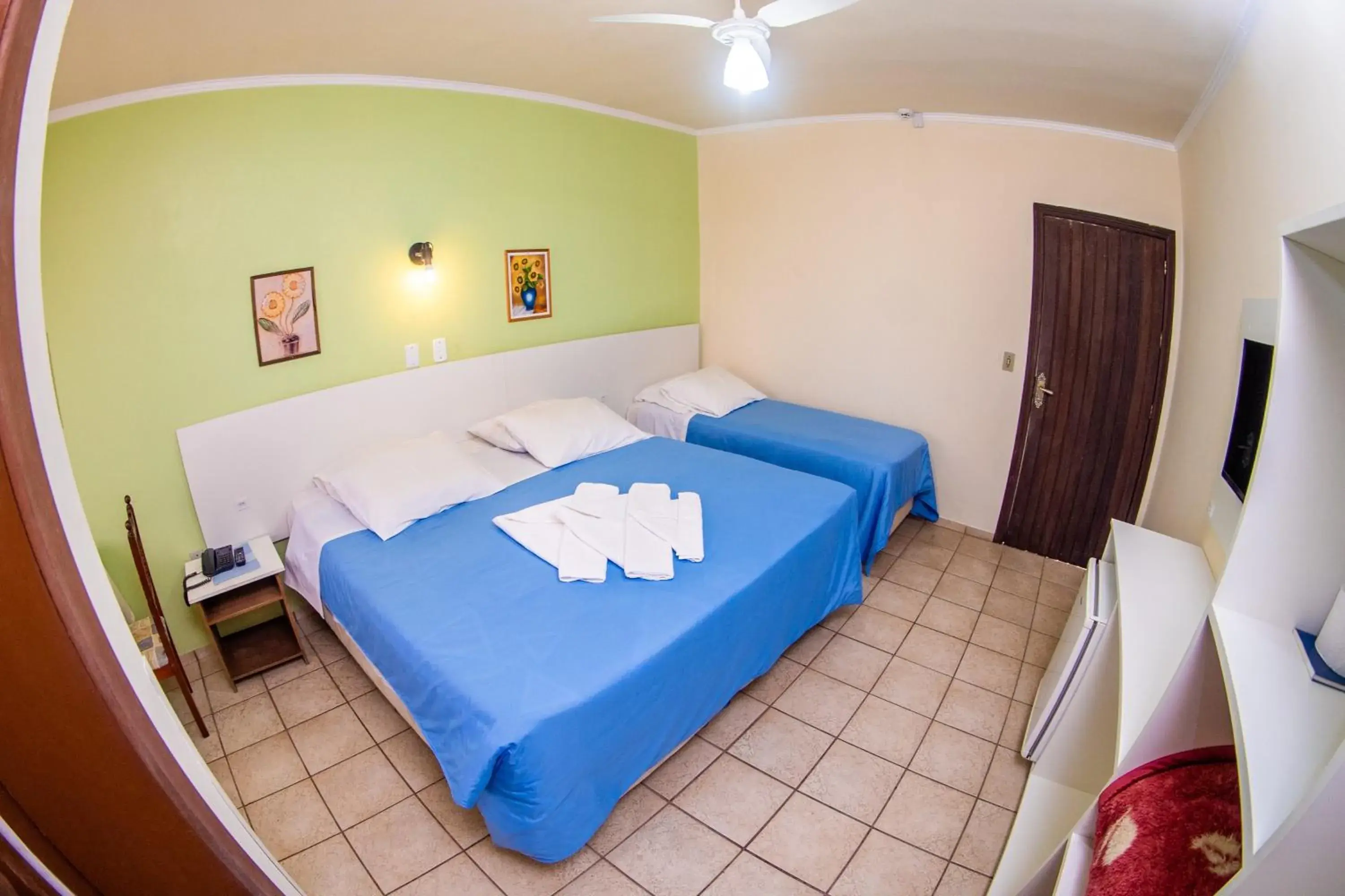 Economy Triple Room in Hotel Mares do Sul Economy Triple Room in Hotel Mares do Sul