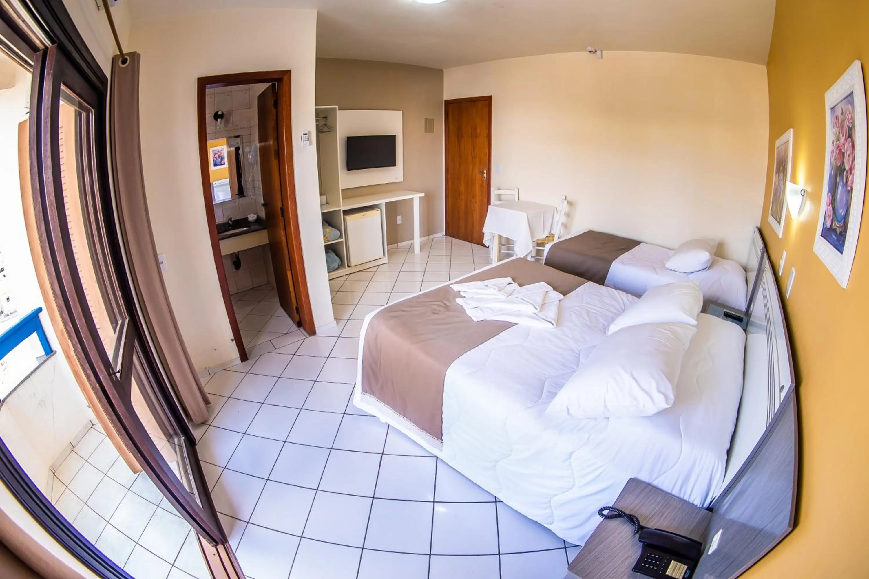 Photo of the whole room, Bed in Hotel Mares do Sul