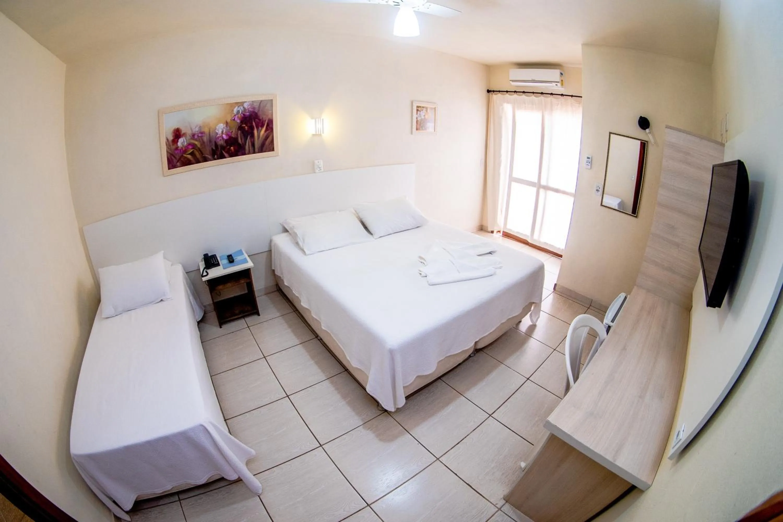 Photo of the whole room, Bed in Hotel Mares do Sul