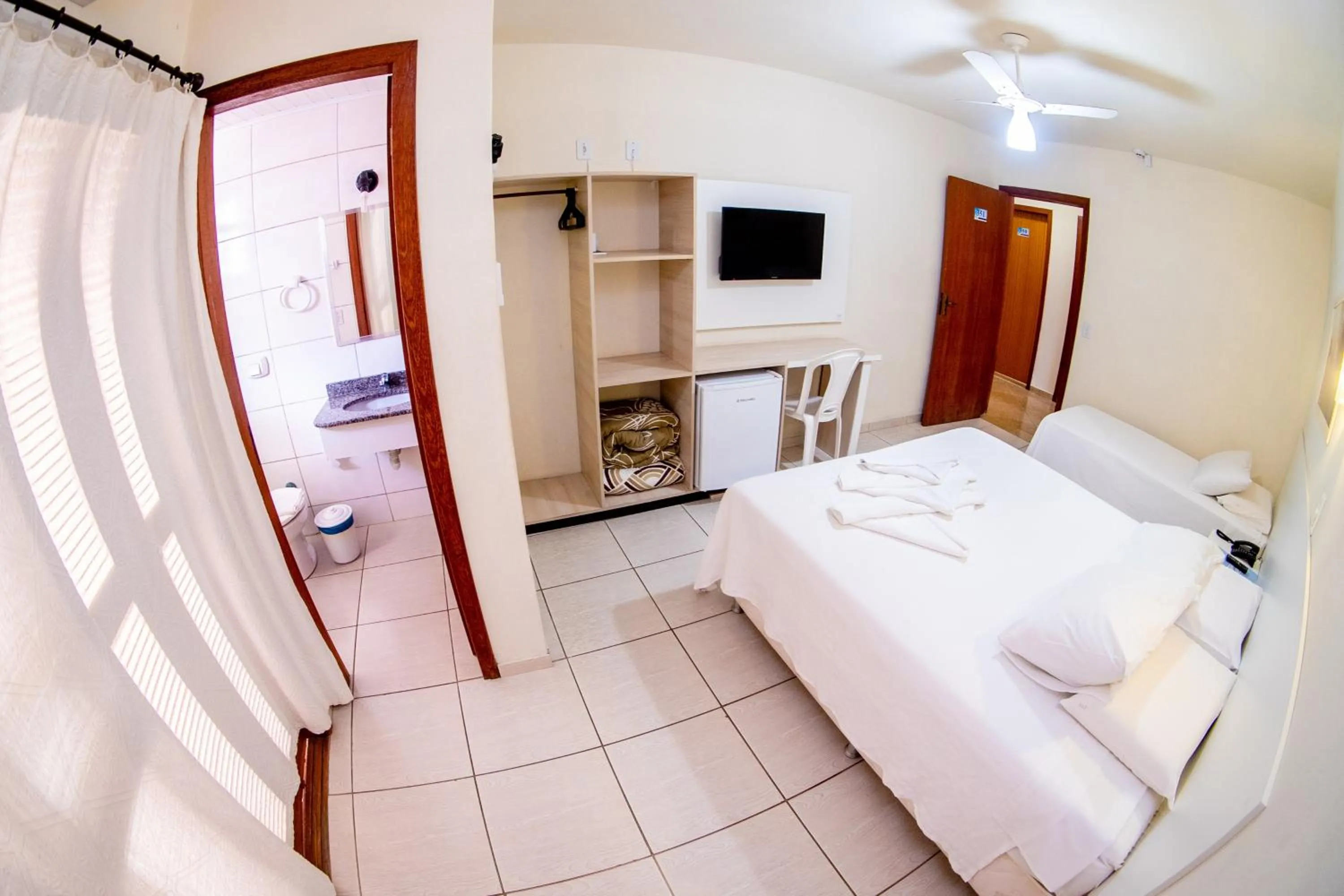Photo of the whole room, Bed in Hotel Mares do Sul