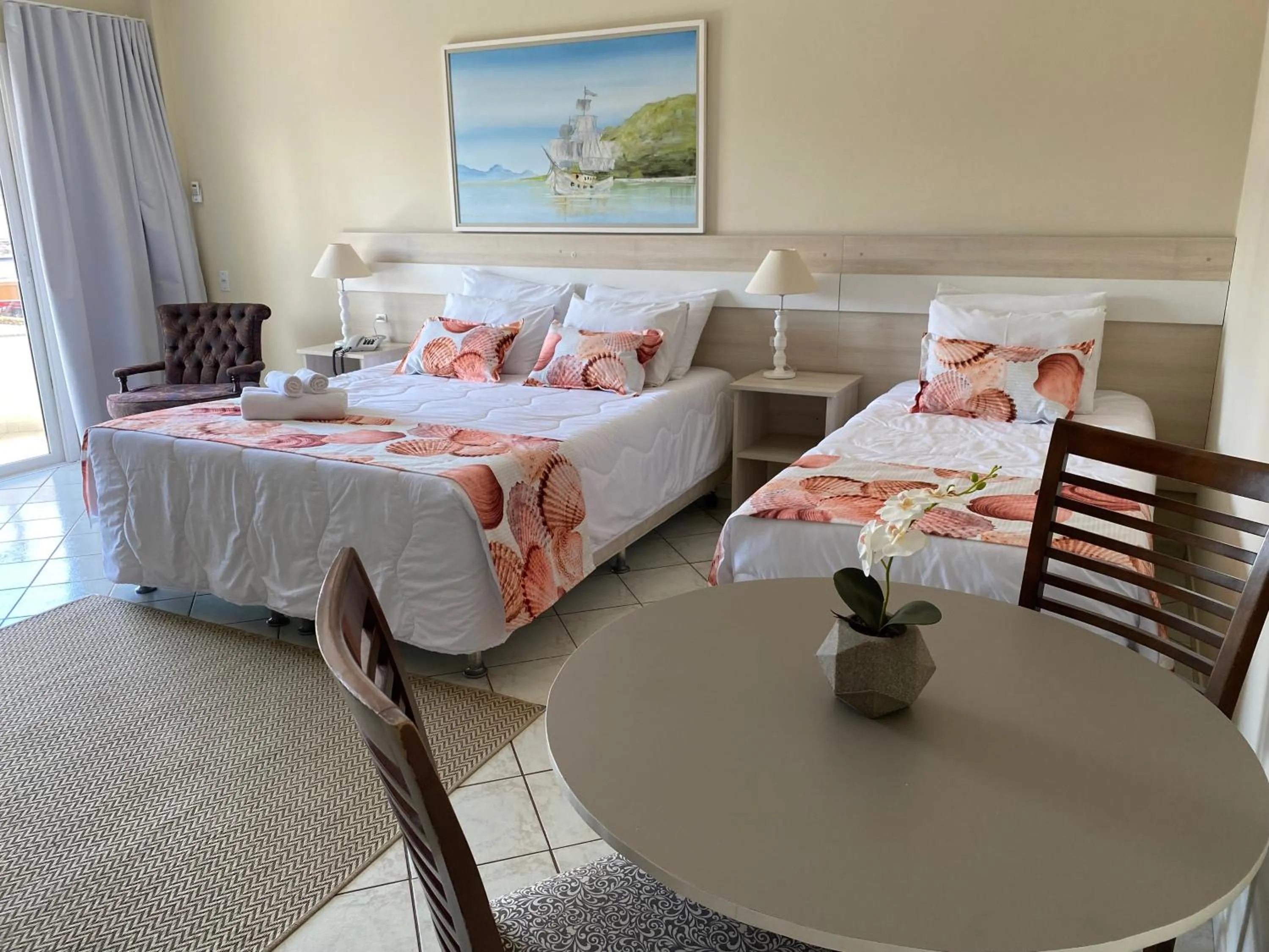 Bed in Hotel Mares do Sul