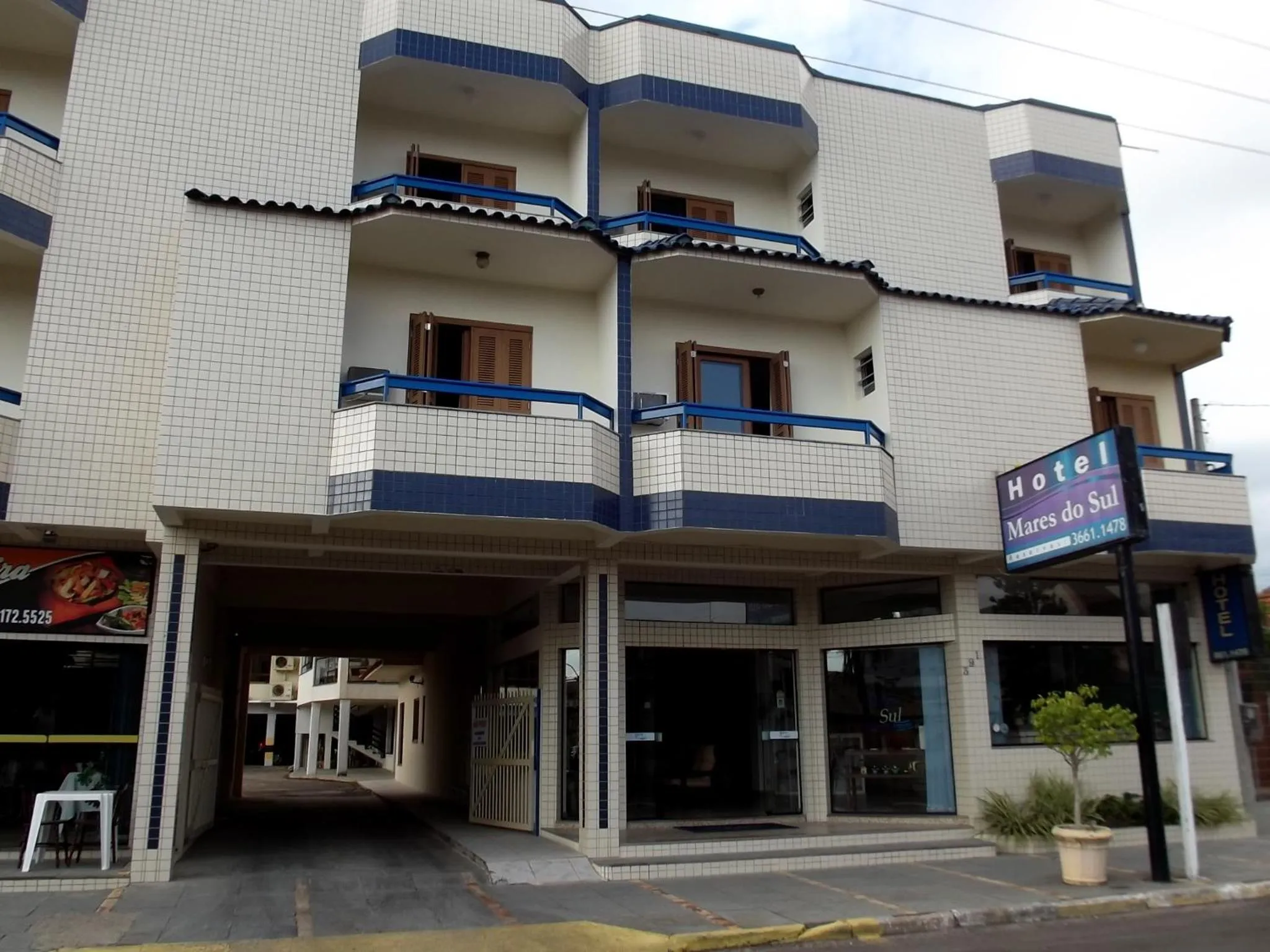 Facade/entrance in Hotel Mares do Sul