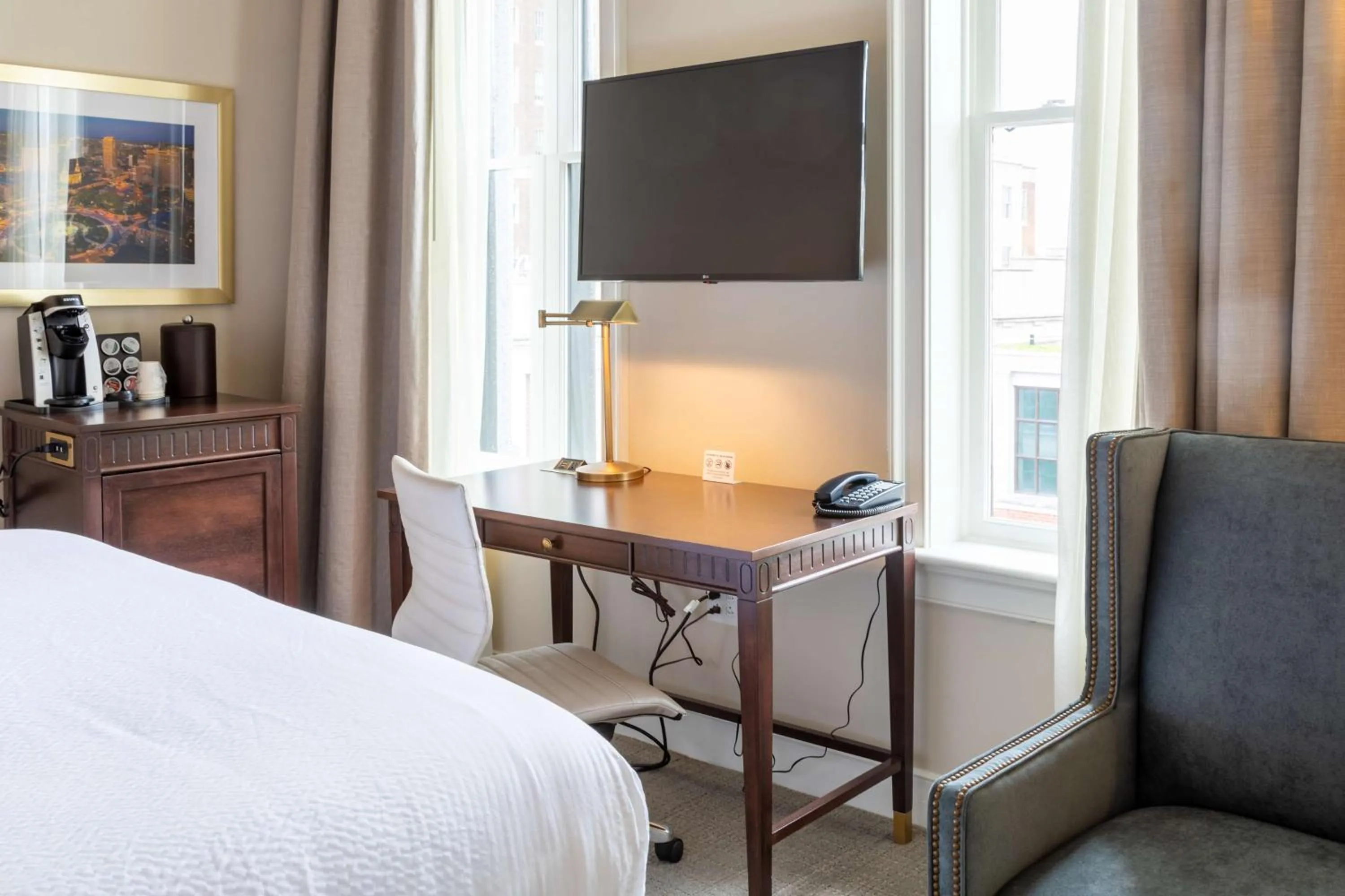 Photo of the whole room, Bed in Independence Park Hotel, BW Premier Collection