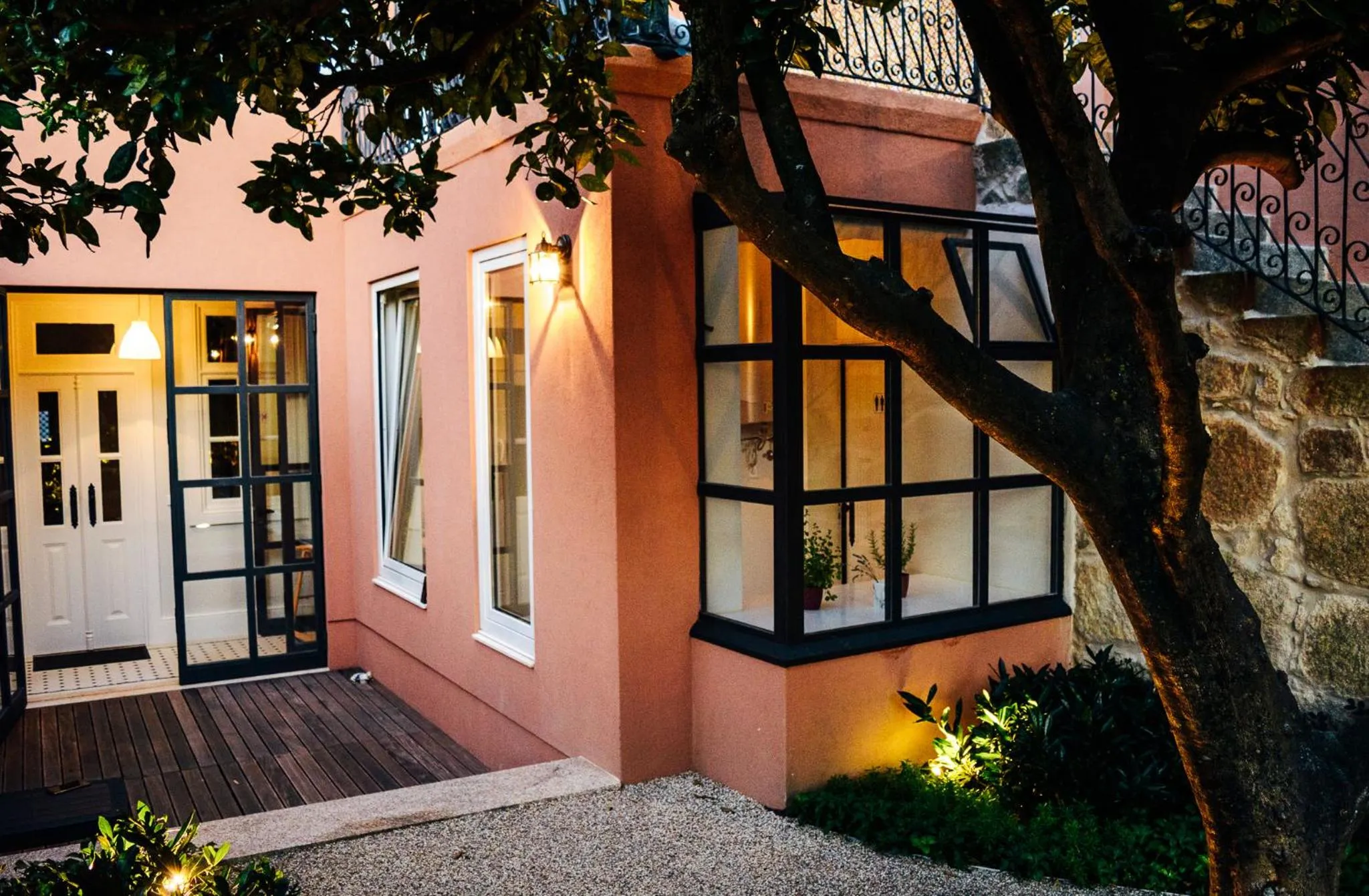 Garden view in Queen's Garden Hostel