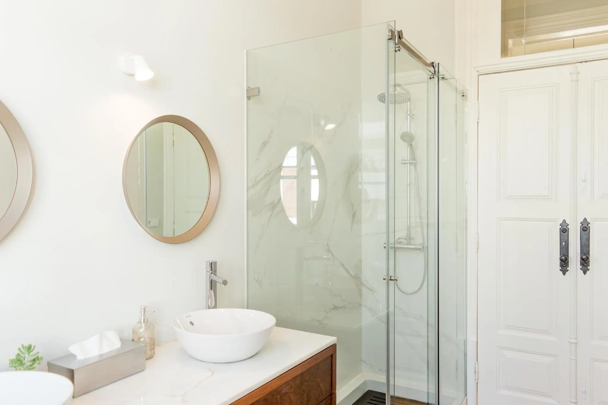 Bathroom in Queen's Garden Hostel