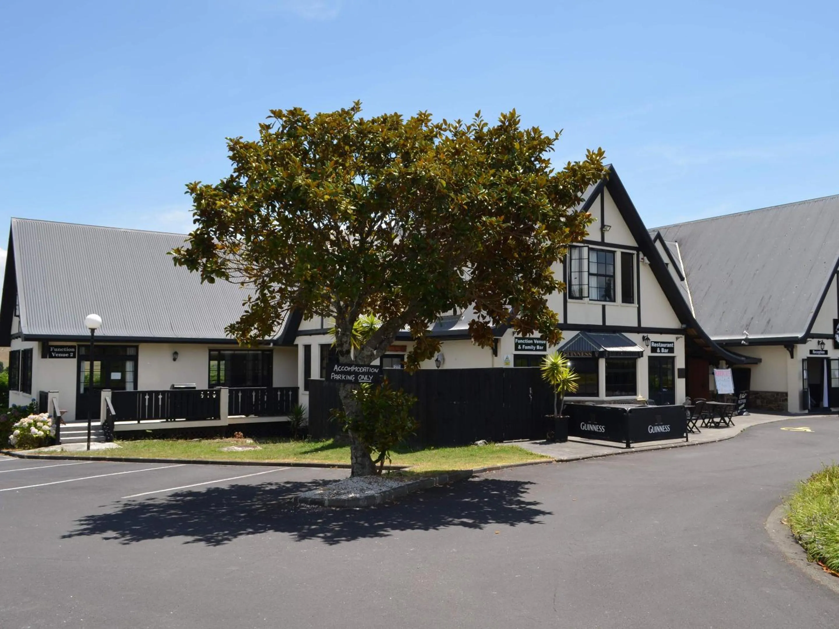 Property building in Salty Dog Inn