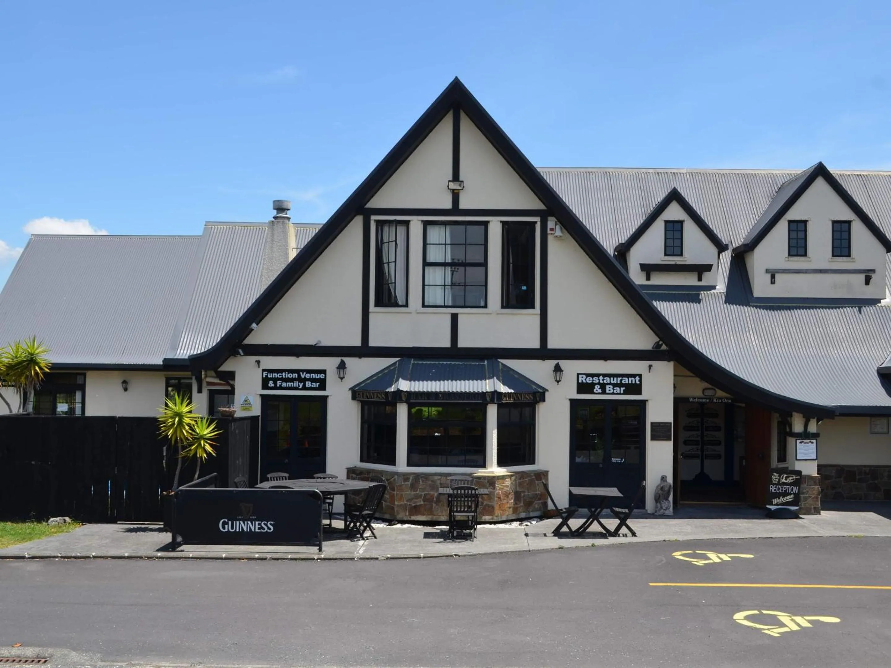 Property building in Salty Dog Inn