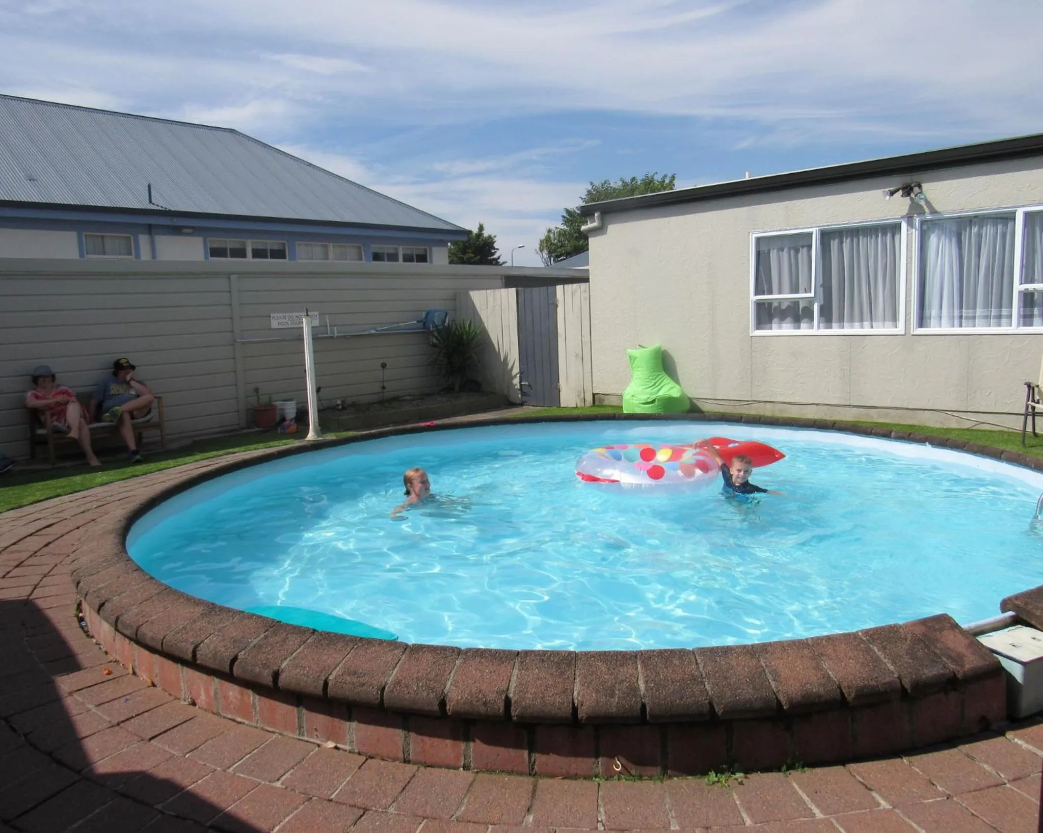 Swimming pool in Palmerston North Motel