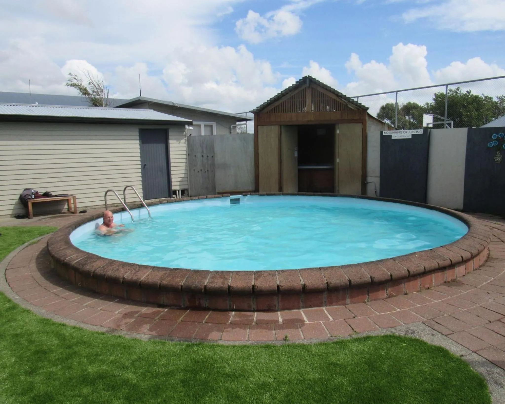 Swimming pool in Palmerston North Motel
