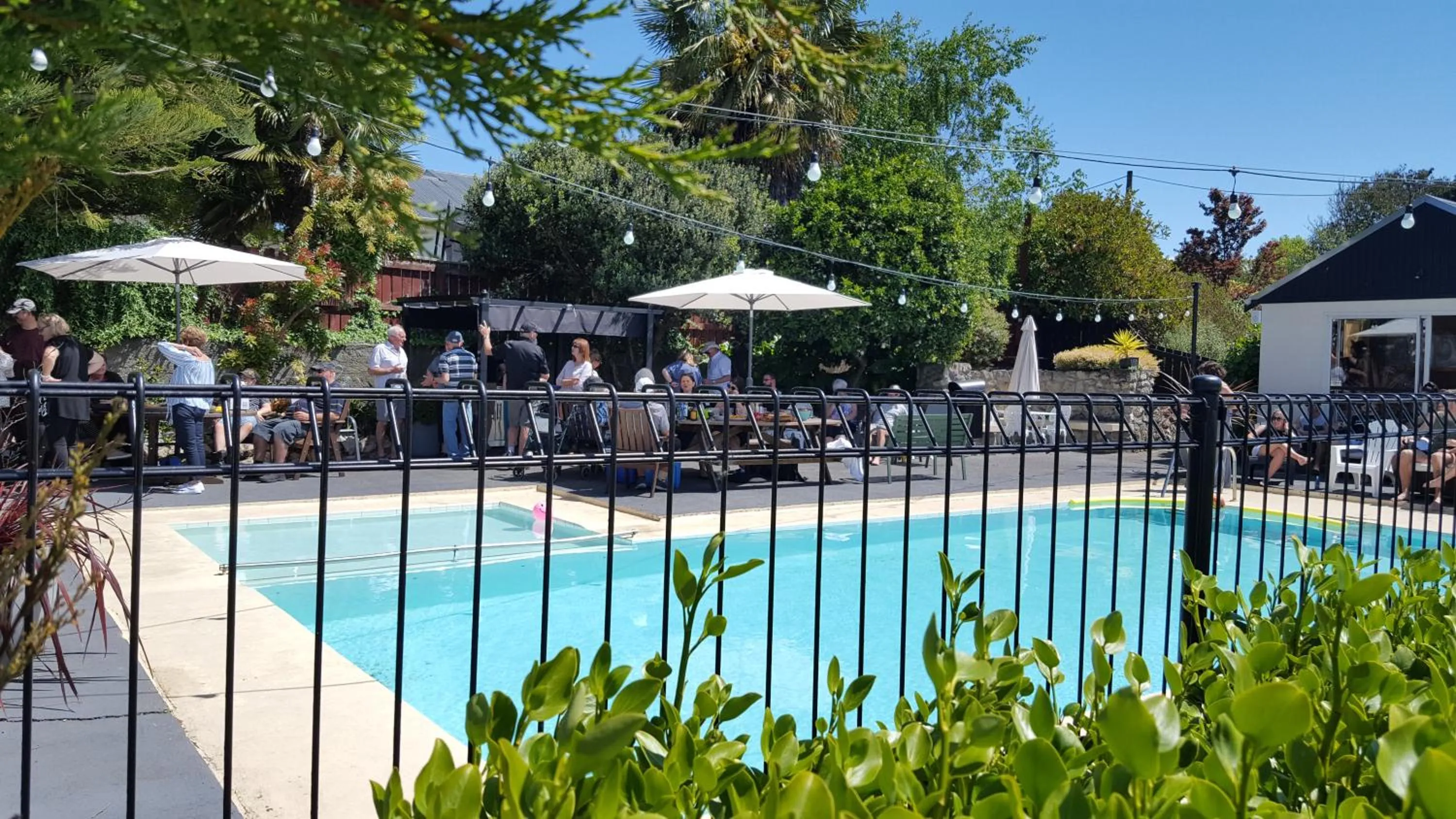 Swimming pool in Amble Inn Motel