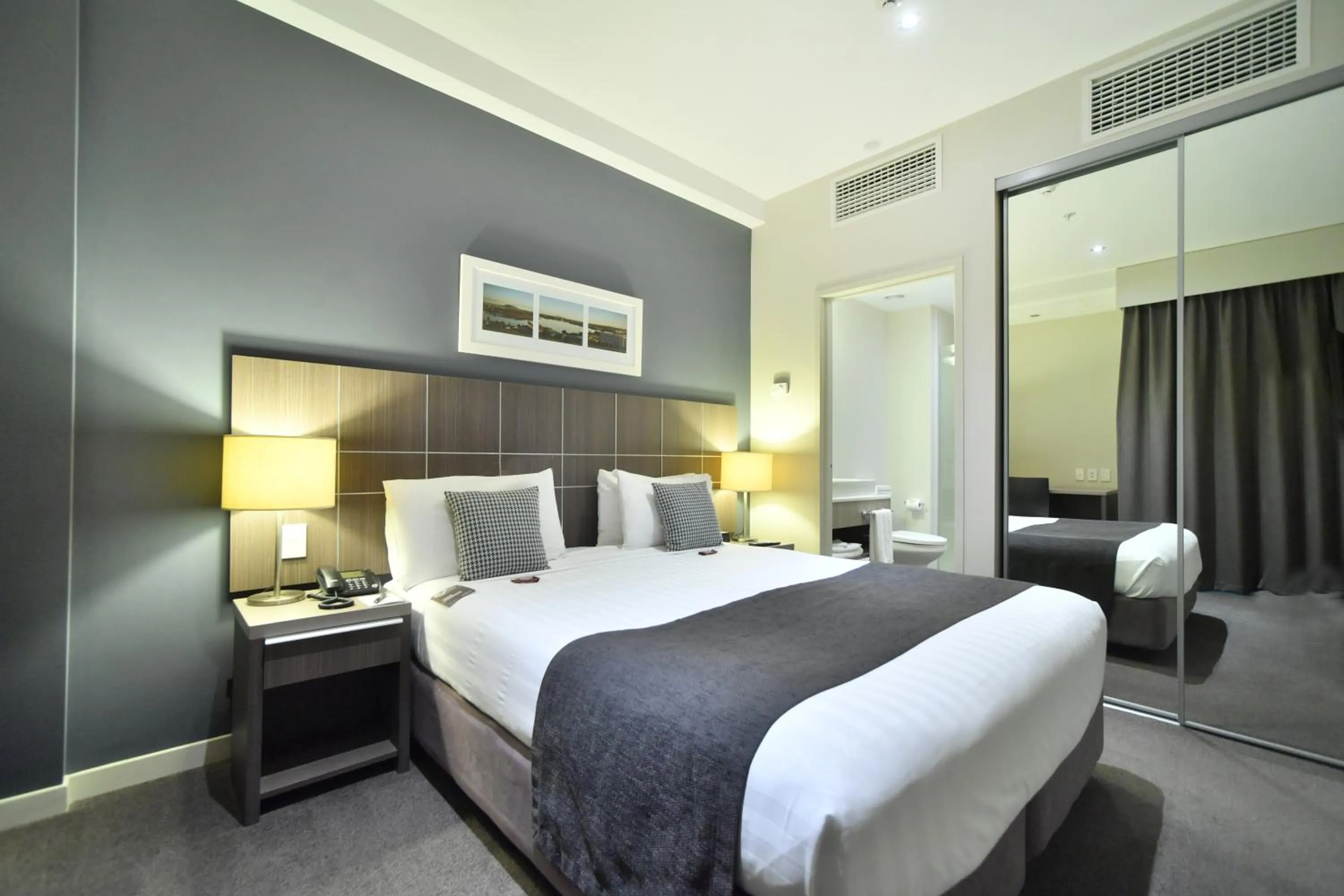 Bedroom, Bed in Quest Highbrook