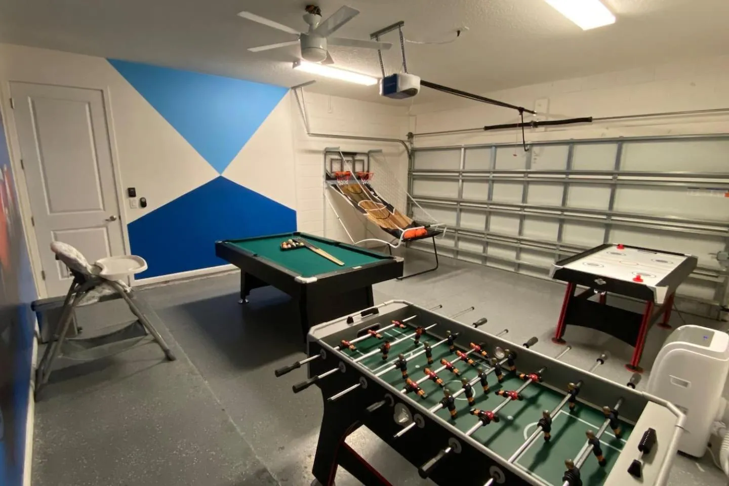 Game Room in 3840 Supreme Villa 6Bd Private Pool and Game Room