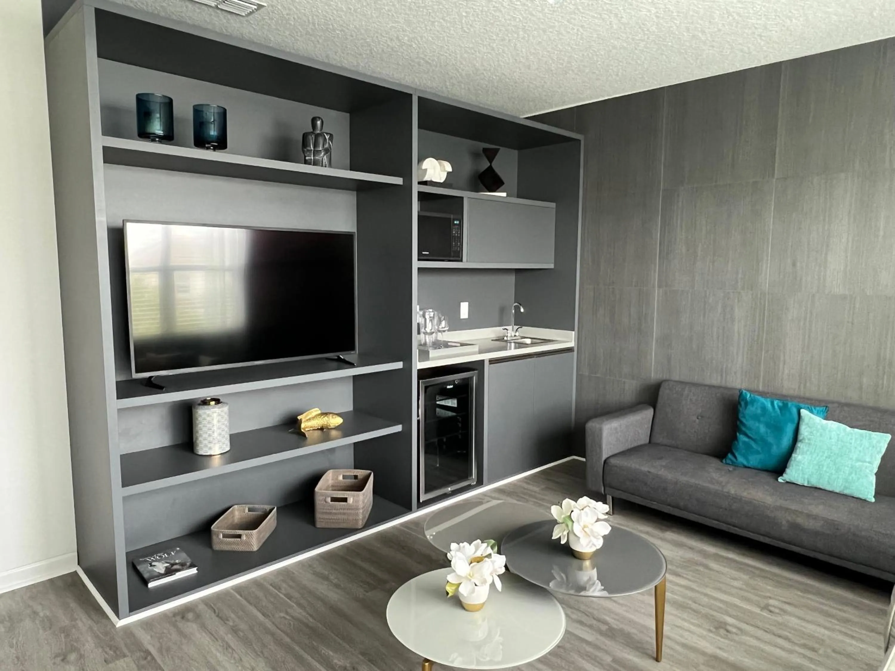 Family in 3840 Supreme Villa 6Bd Private Pool and Game Room