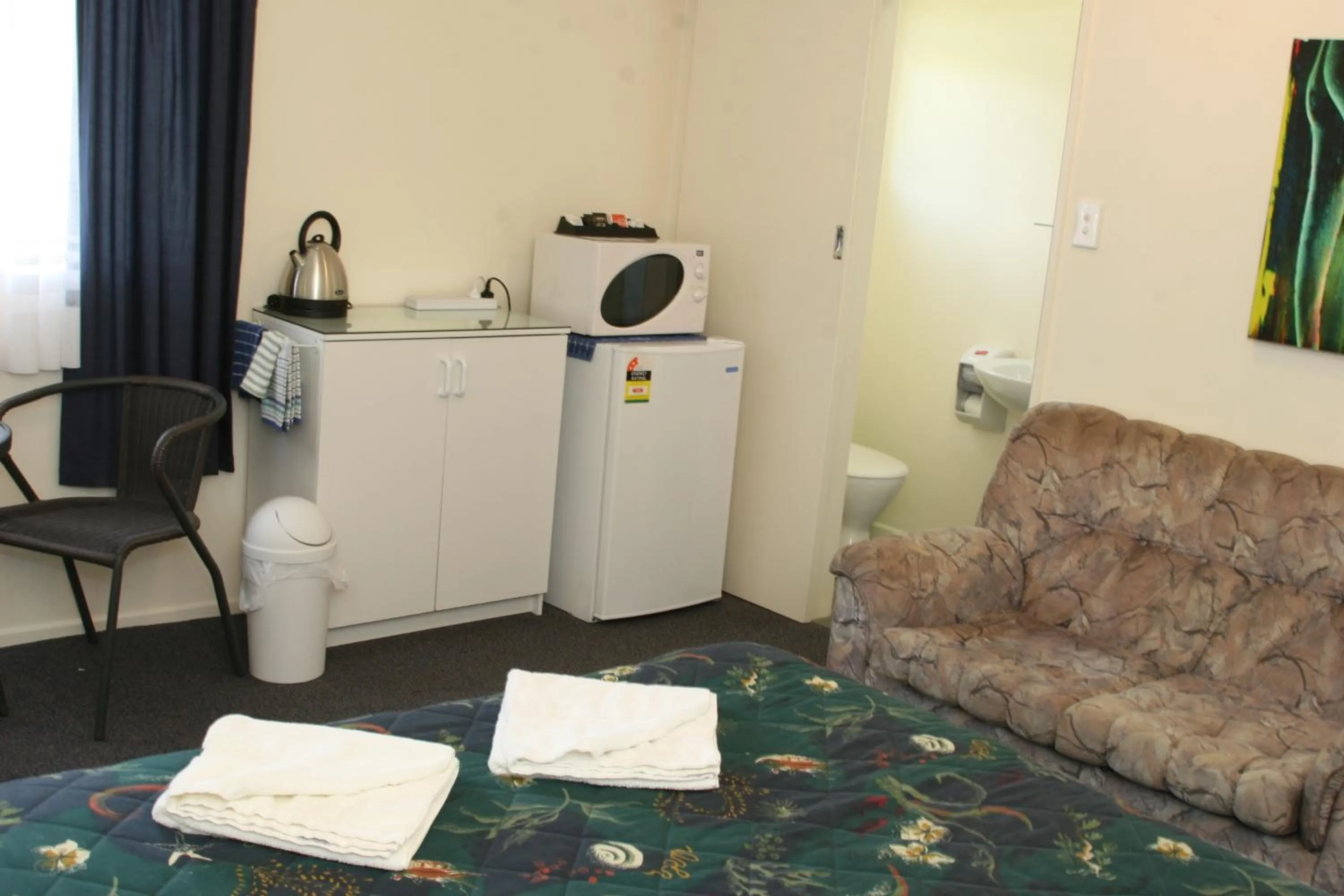 Seating area in Alma Motel