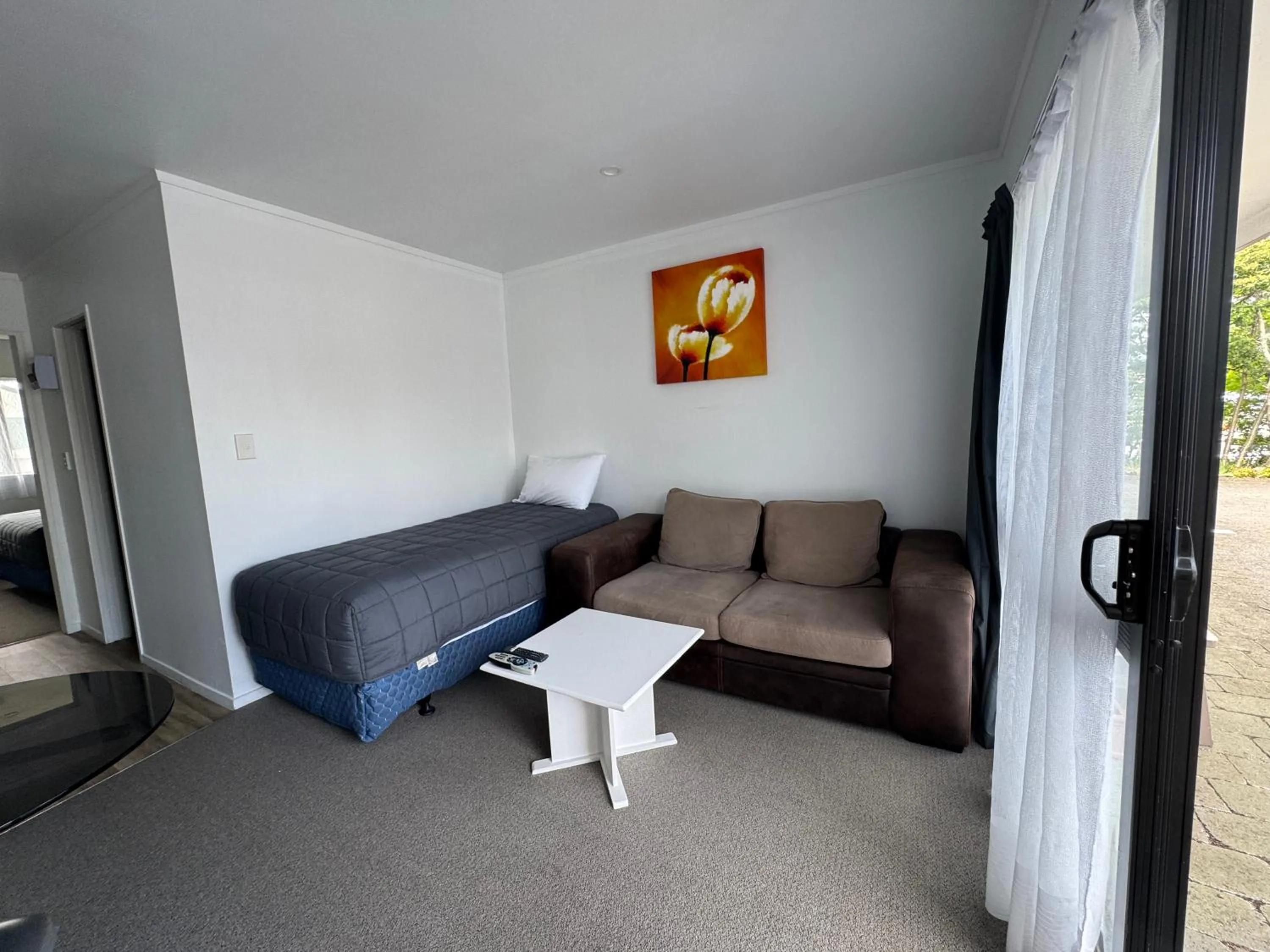 Living room in Camellia Court Motel